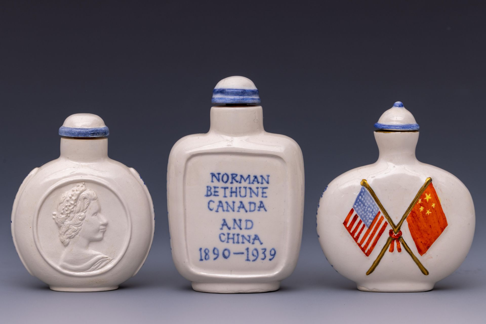 China, three Norman Bethune commemorative porcelain snuff bottles and stoppers, 20th century, - Bild 2 aus 3