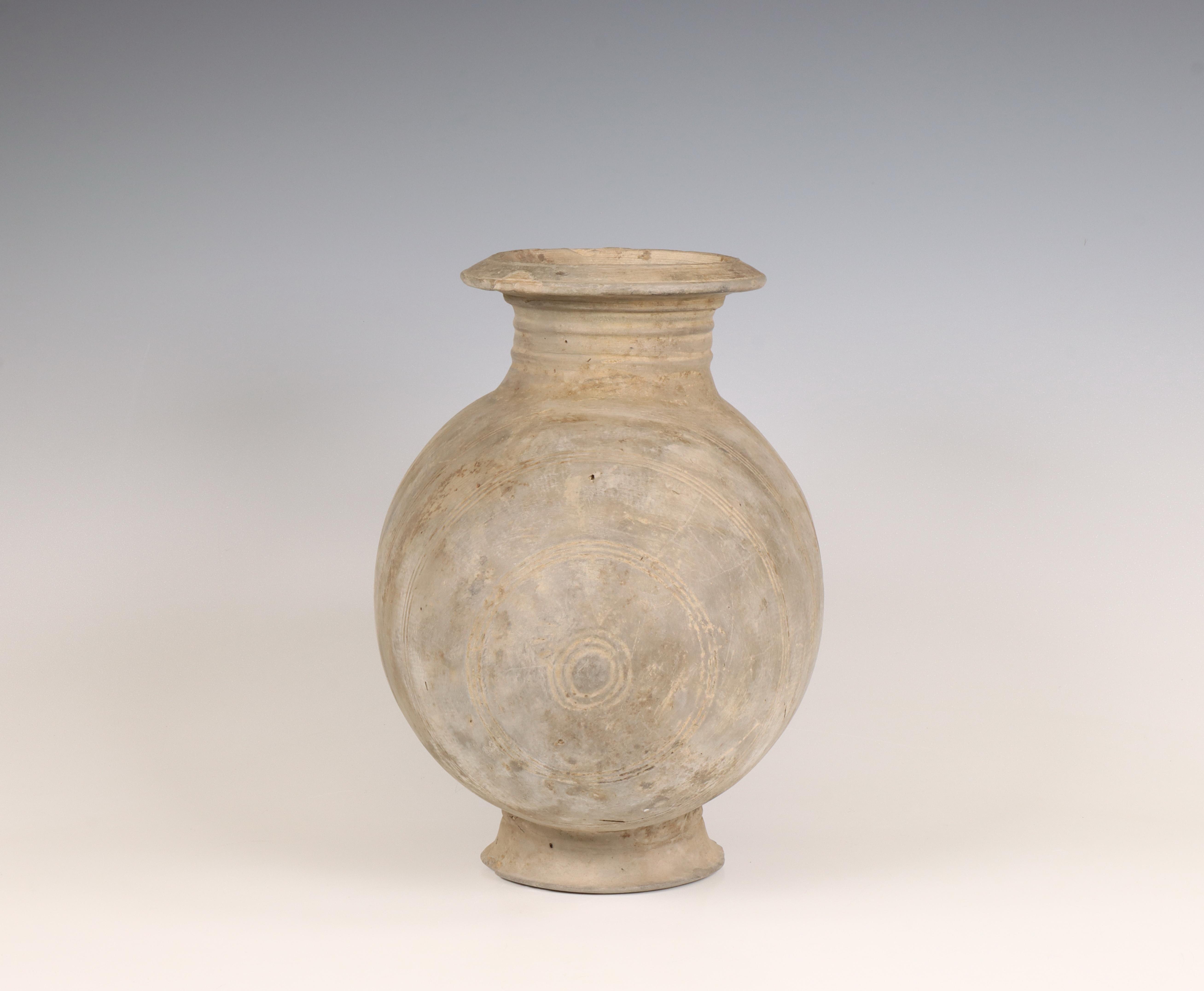 China, grey earthenware cocoon vase, Han dynasty (206 BC-220 AD), - Image 3 of 6