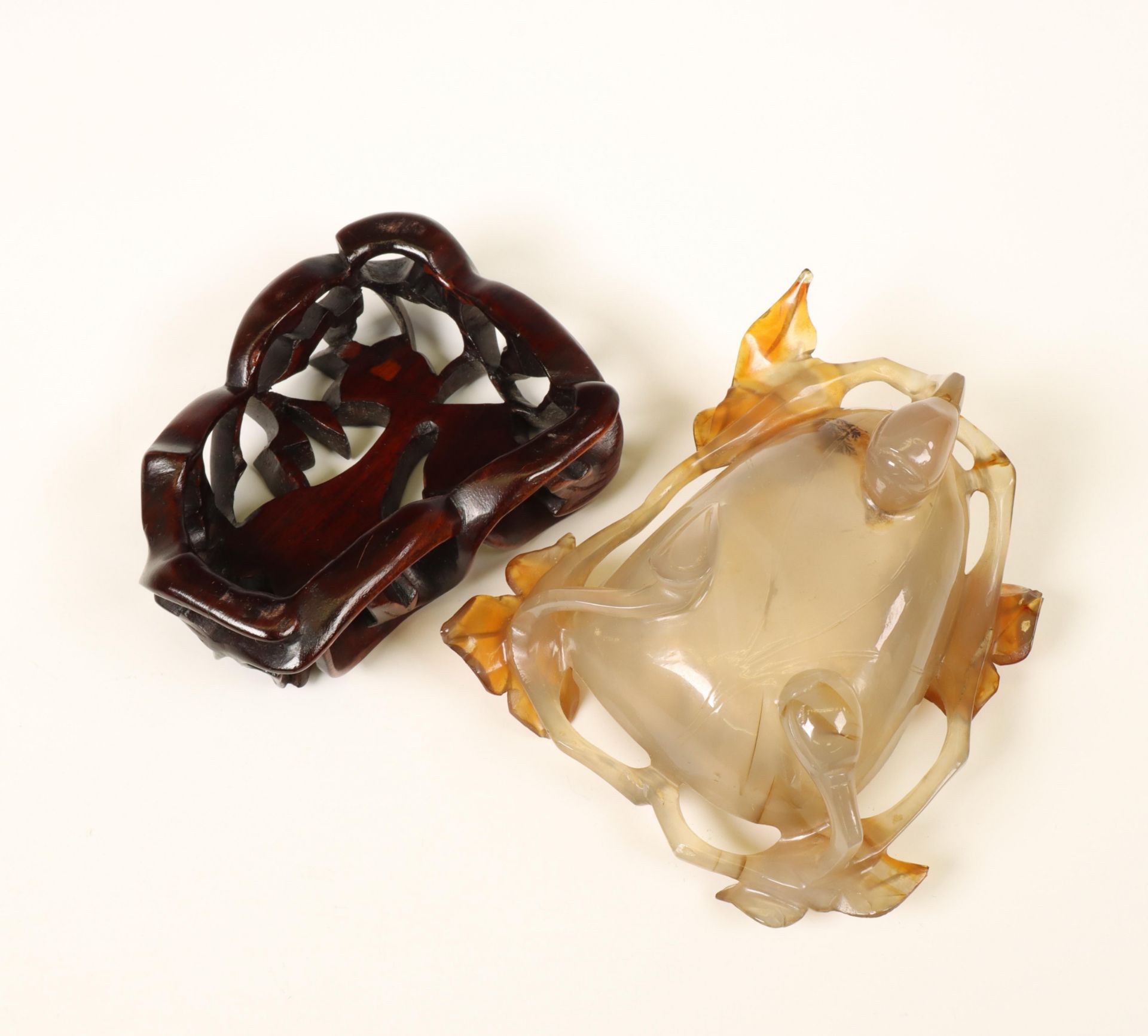 China, two imitation agate brush washers, 19th/ 20th century, - Image 2 of 4