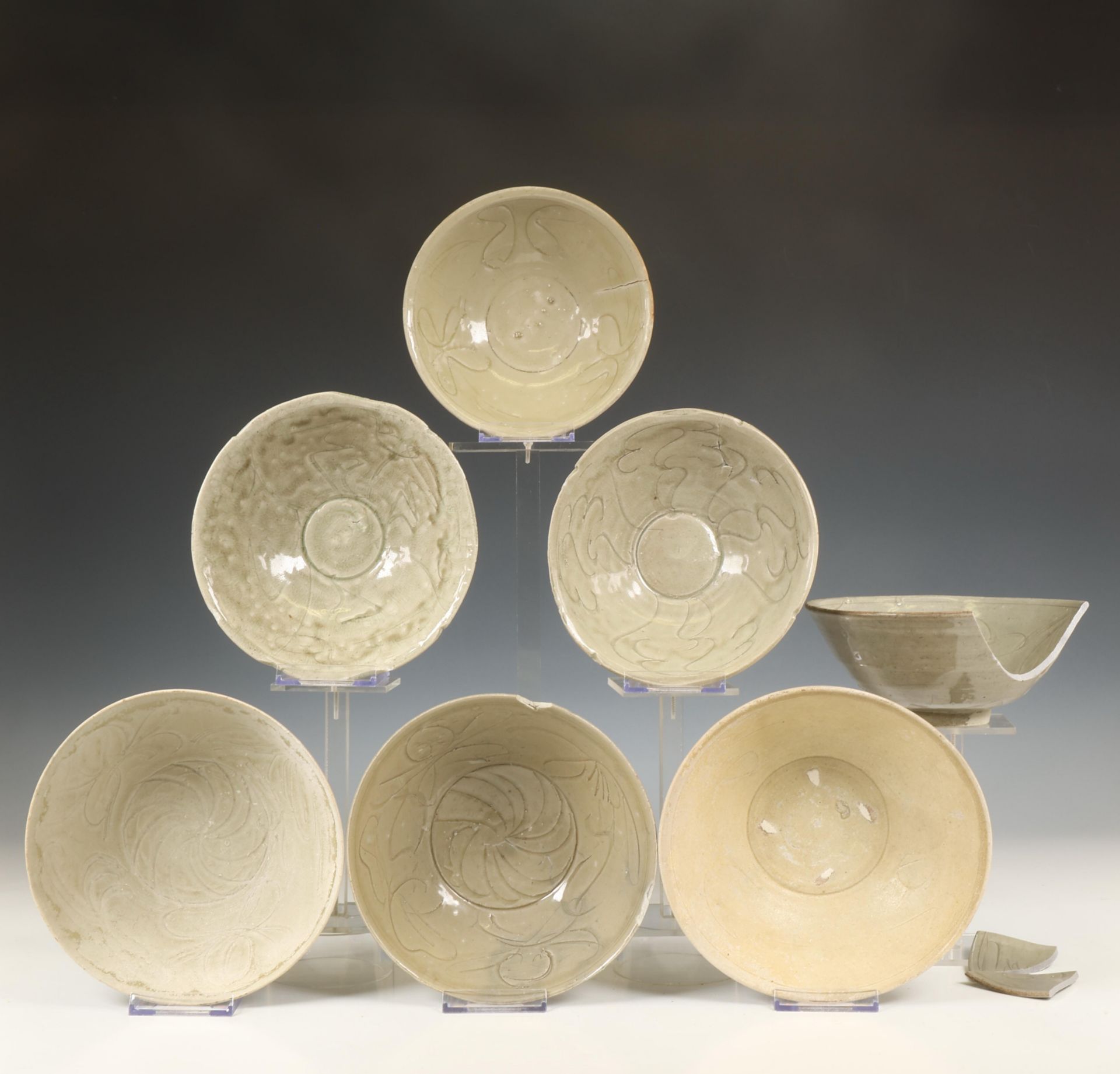 China, collection of various celadon-glazed bowls, Northern Song dynasty, 10th-12th century, - Bild 3 aus 8