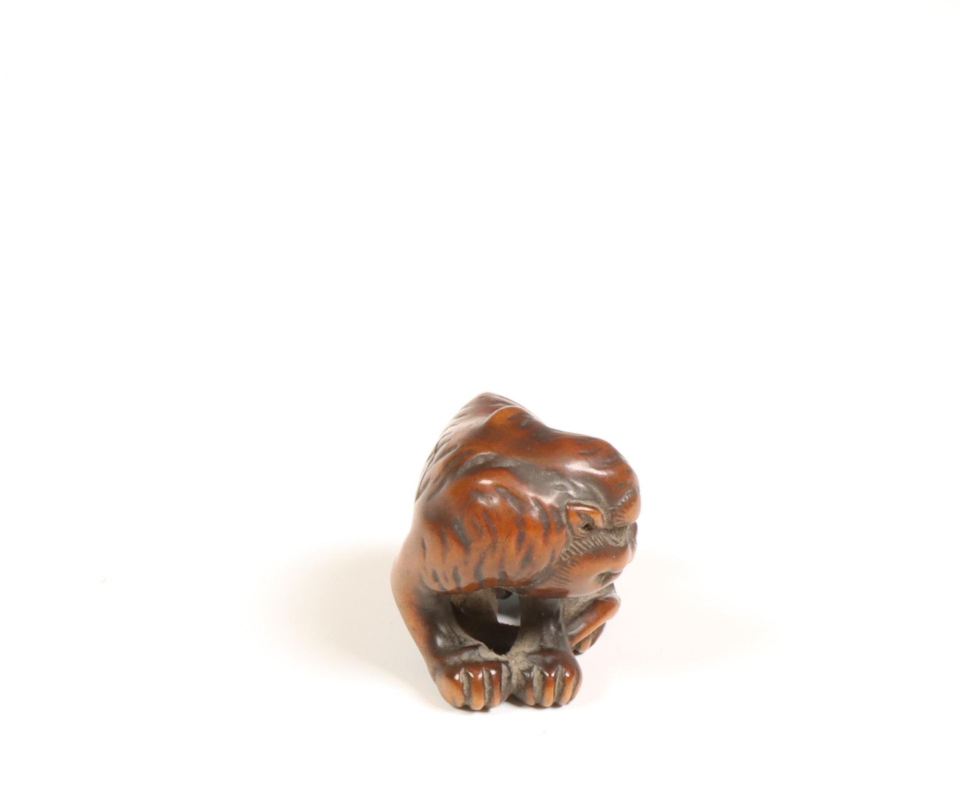 Japan, boxwood netsuke, 'Tiger', Edo period (1615-1868); - Image 3 of 5