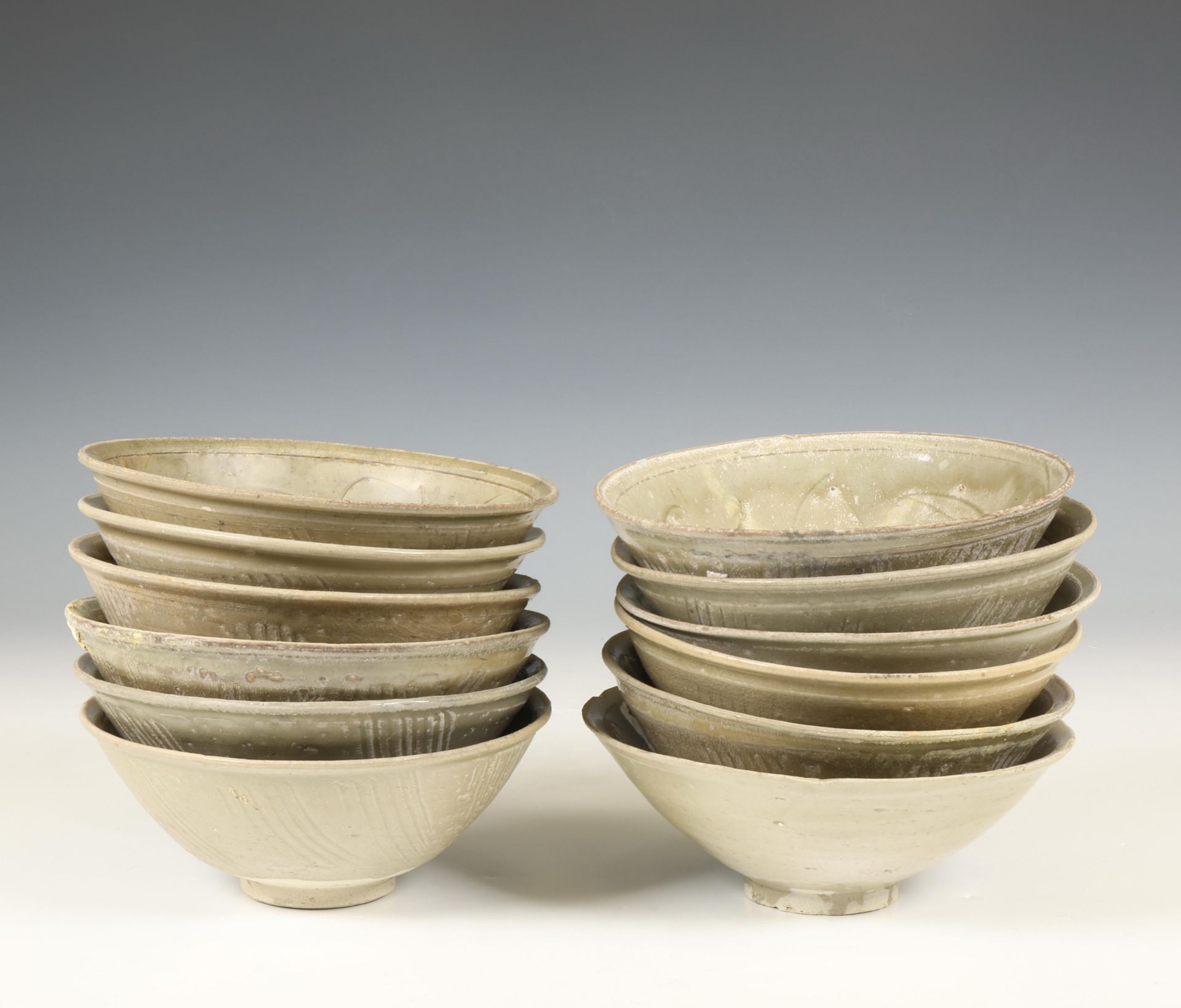 China, collection of twelve celadon-glazed bowls, Northern Song dynasty, 10th-12th century, - Bild 4 aus 5