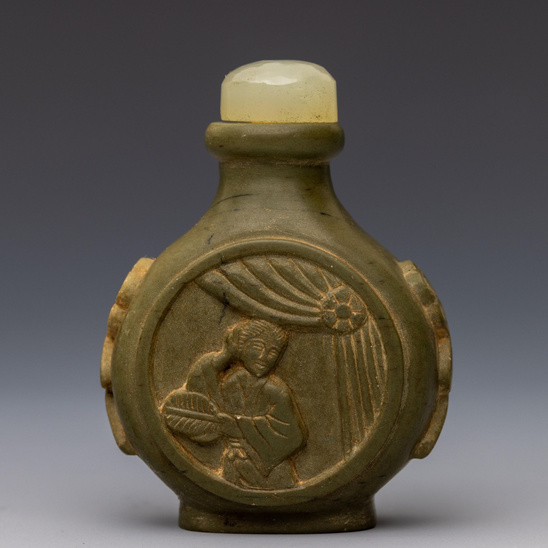 China, a zisha Yixing snuff bottle and stopper, late Qing dynasty (1644-1912)