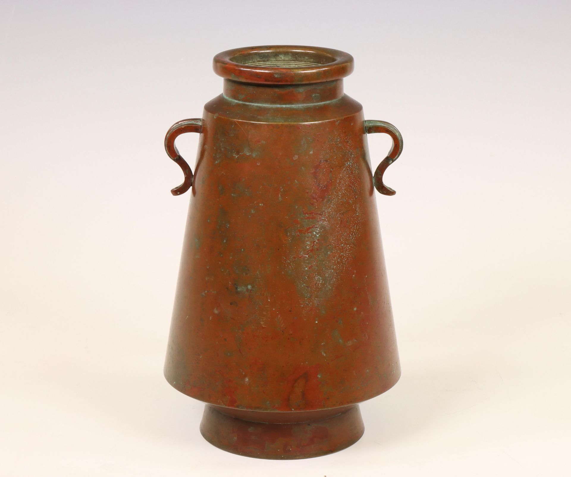 Japan, two-handled brown-red patinated bronze vase, Showa periode(1926-1989), - Image 3 of 3