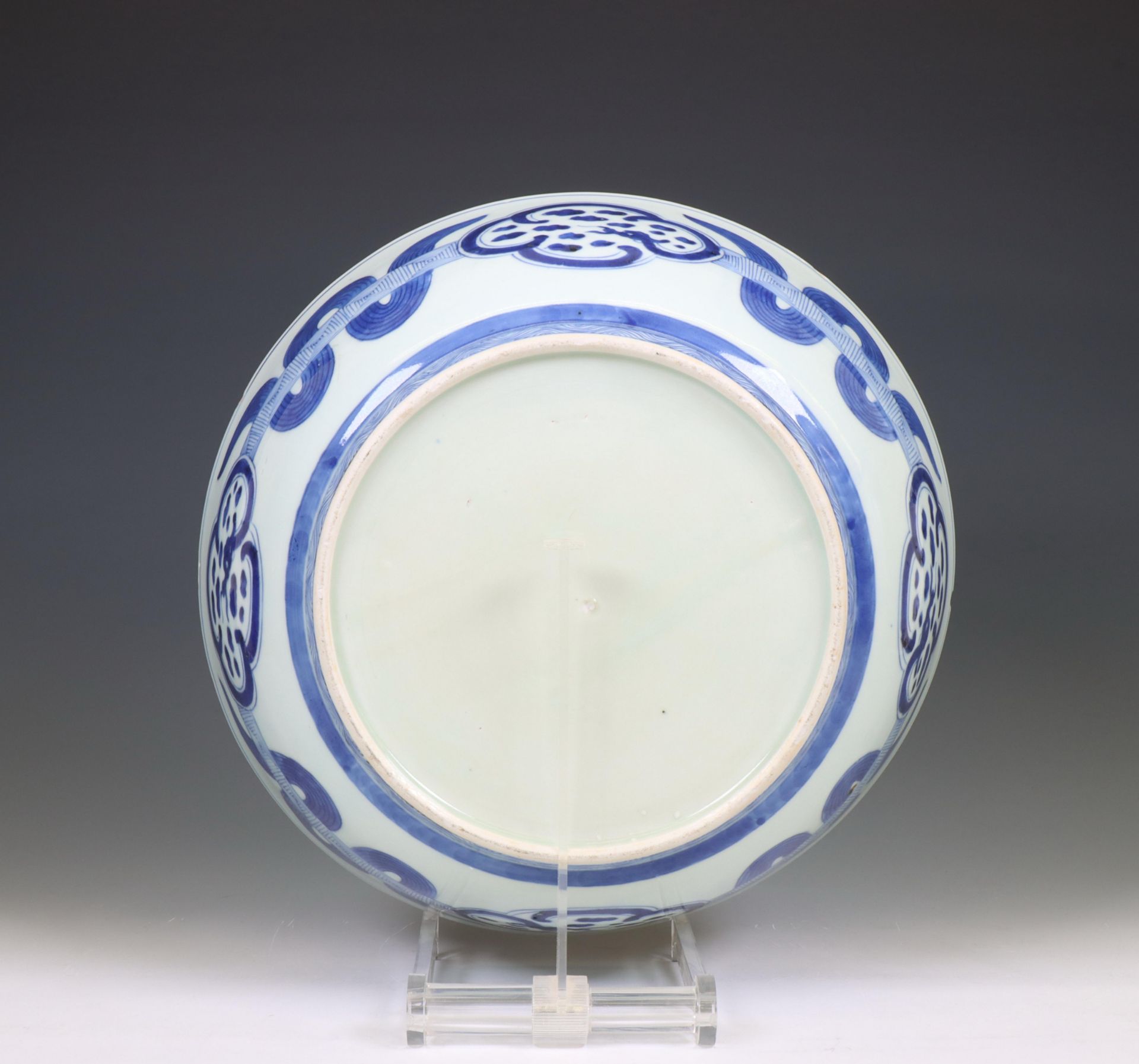 Japan, large blue and white porcelain Arita bowl, ca. 1900, - Bild 2 aus 4