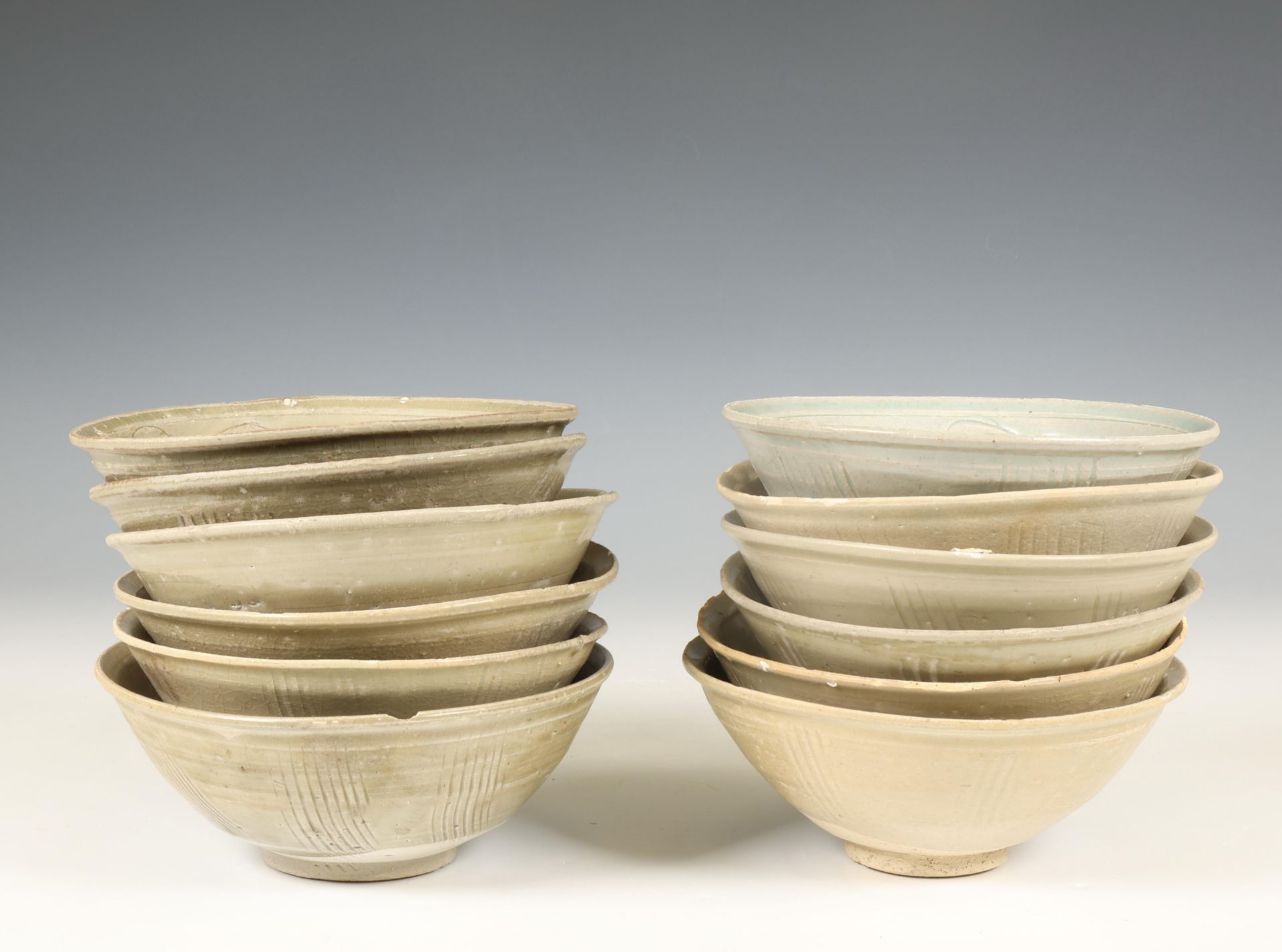 China, collection of twelve celadon-glazed bowls, Northern Song dynasty, 10th-12th century, - Bild 4 aus 5