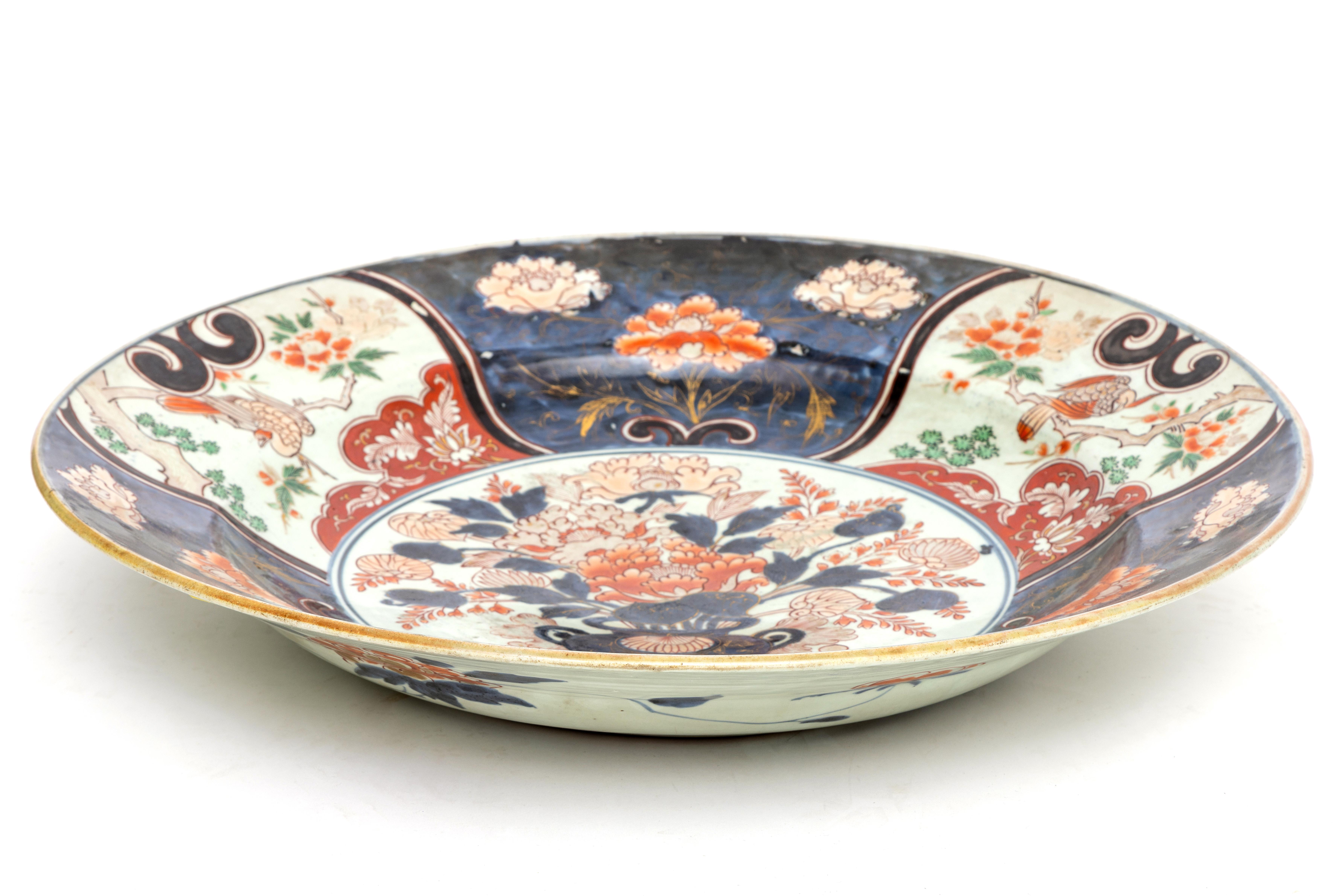 Japan, Imari porcelain charger, Edo period (1603-1868), - Image 2 of 3