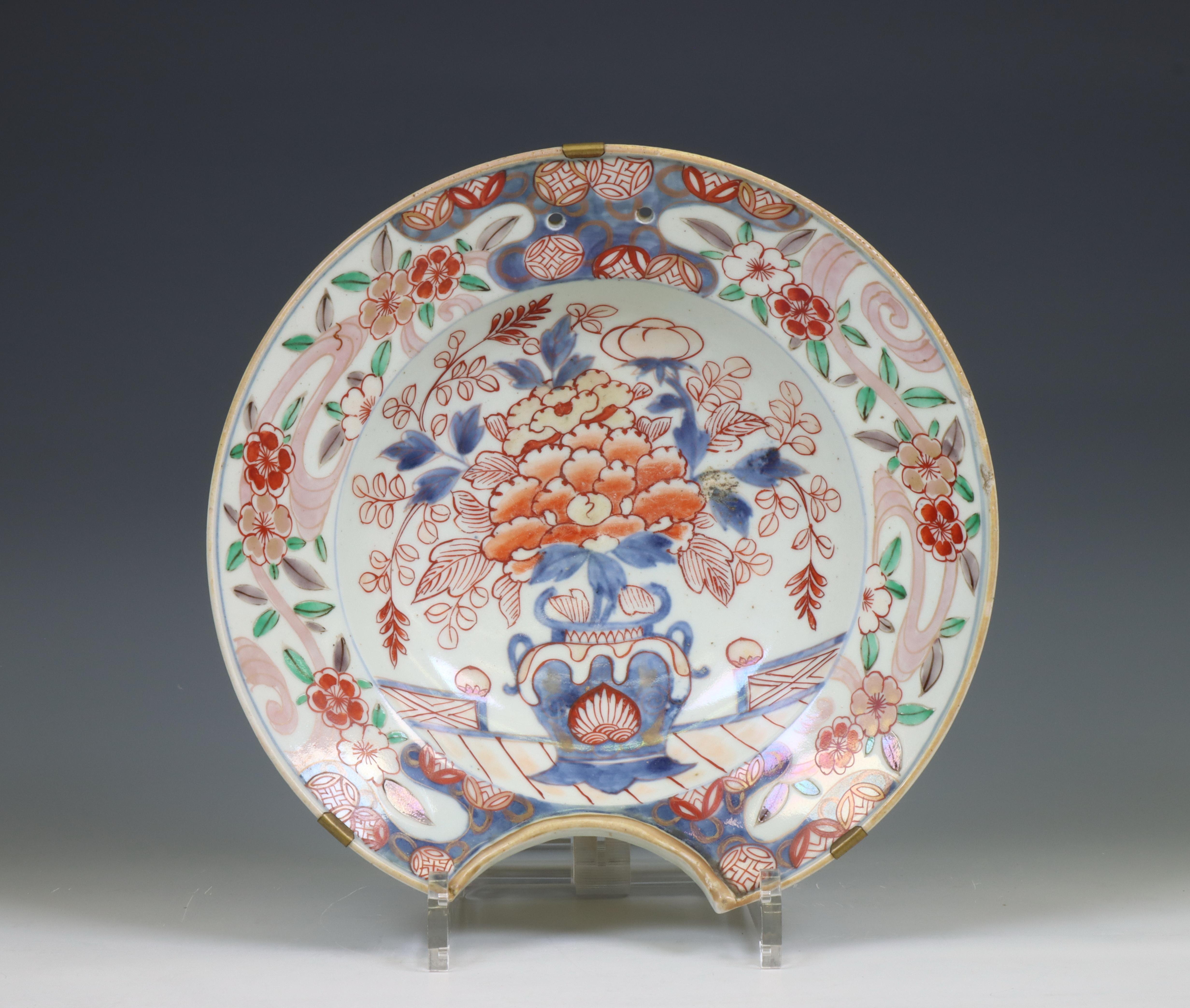 Japan, an Imari porcelain shaving basin, 19th century,