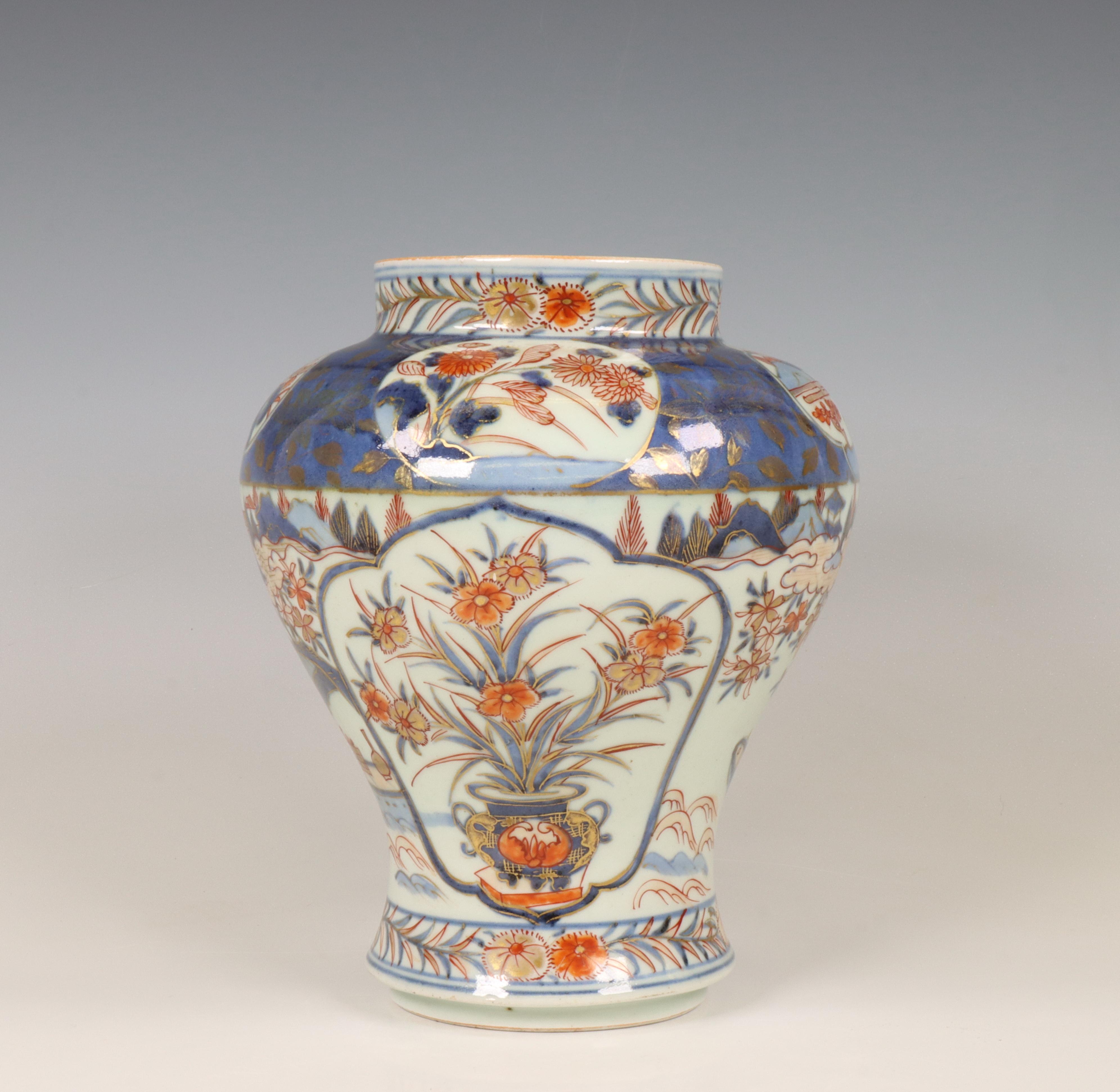 Japan, an Imari porcelain baluster vase, 17th/ 18th century, - Image 2 of 4
