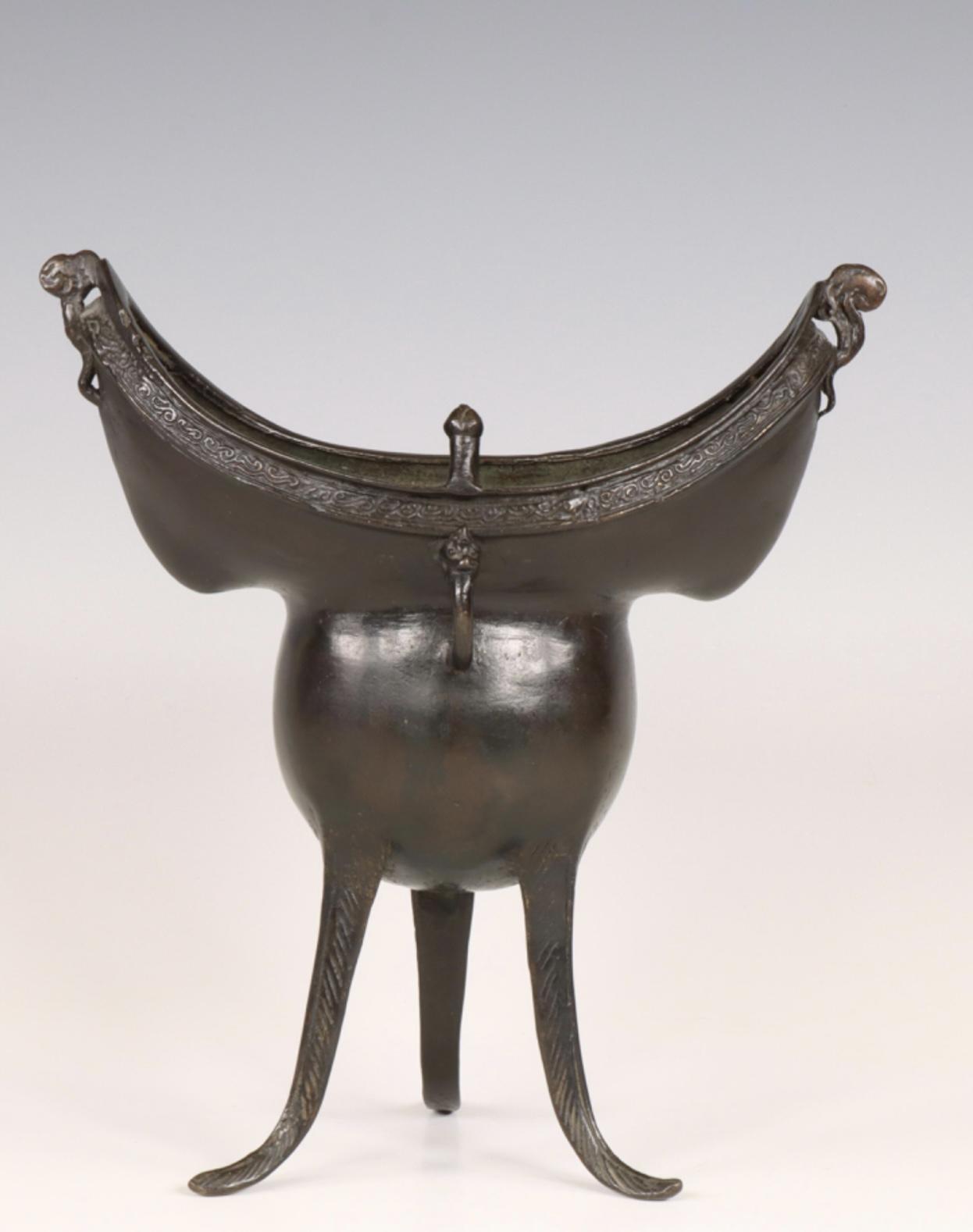 China, a bronze tripod ritual wine vessel, yue, Yuan or early Ming dynasty, 14th/ 15th century, - Image 3 of 5