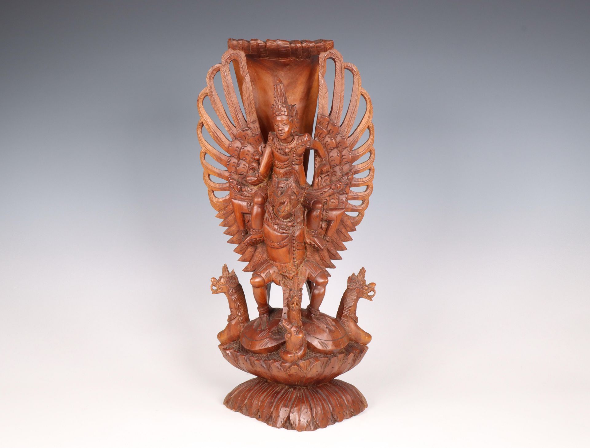 Balinees gestoken sculptuur Garuda, 20e eeuw.