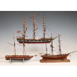 Drie houten scheepsmodellen, 20e eeuw;