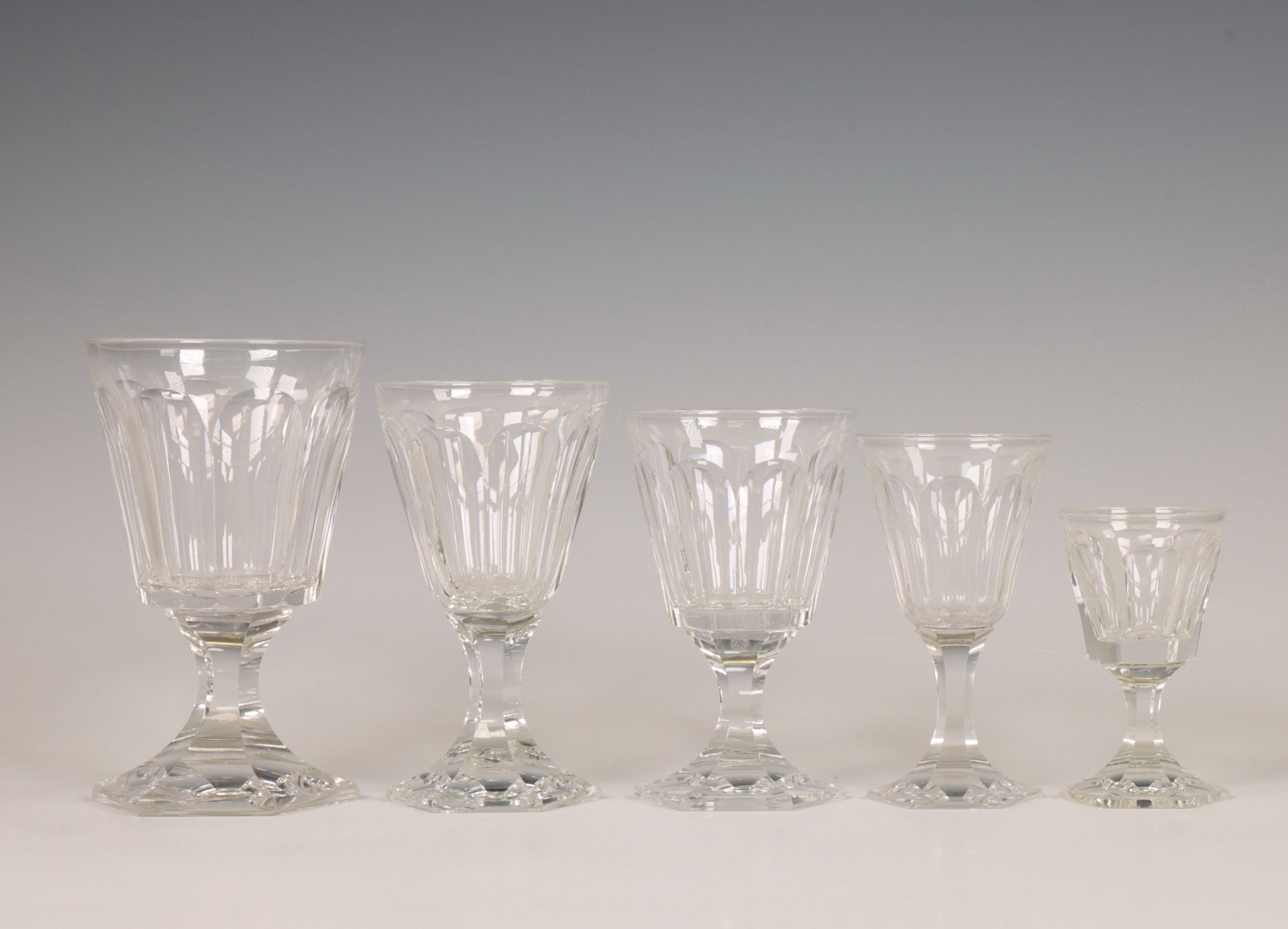 Kristalen geslepen glasservies, eind 19e eeuw;