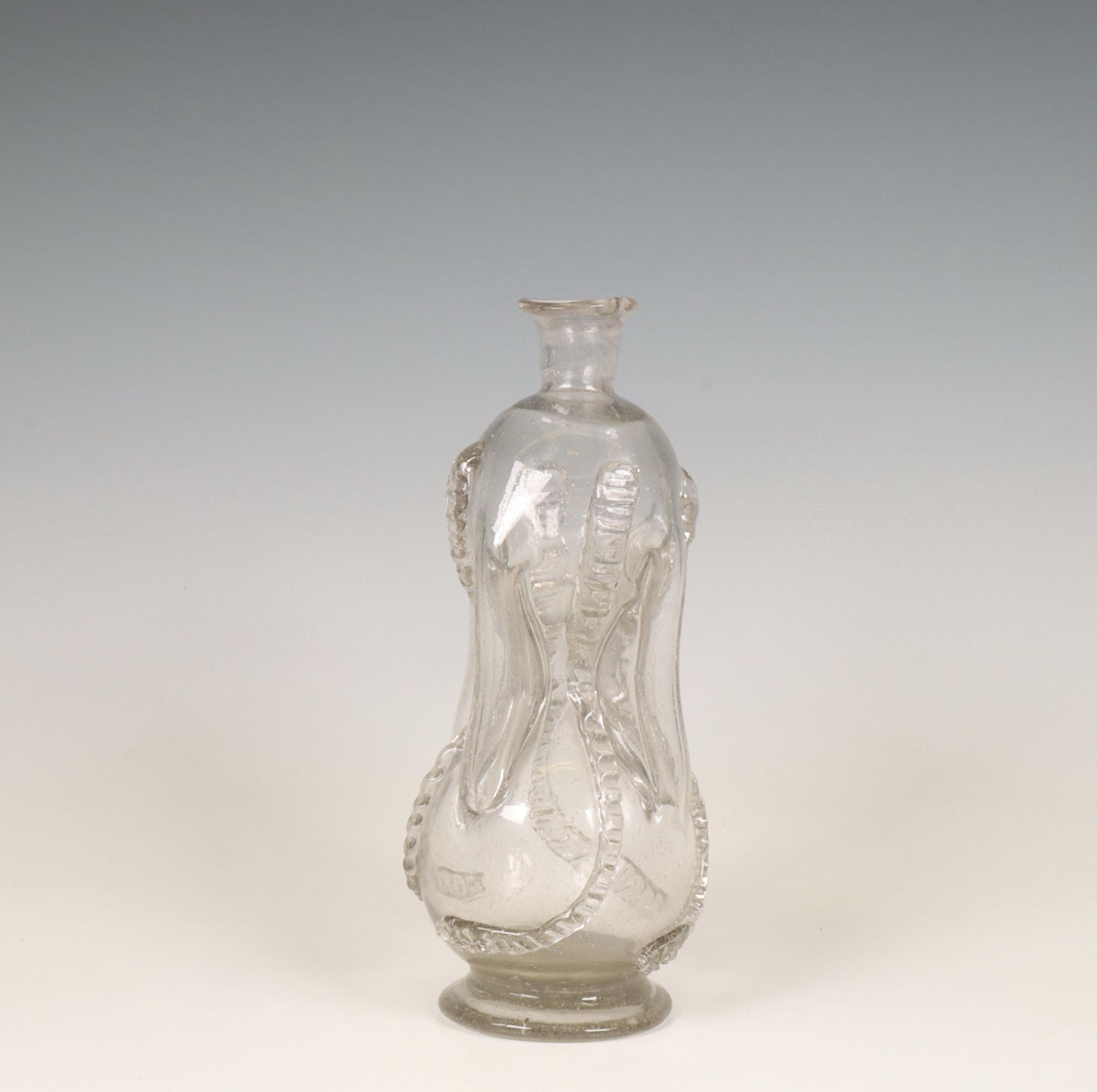Geknepen fles, 18e eeuw