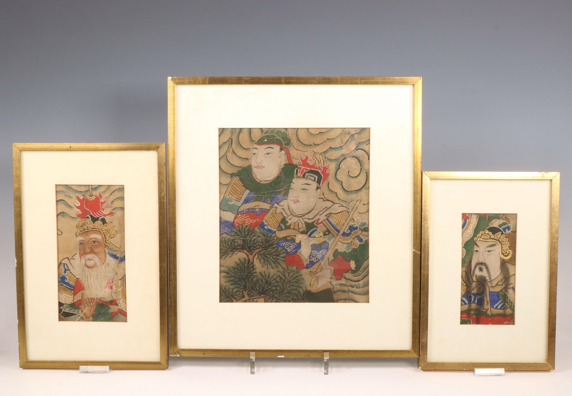 China, drie fragmenten van schilderingen op papier, ca. 1900,