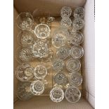 Vijfendertig diverse glazen- en kristallen (wijn)glazen, 19e-20e eeuw;