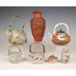 Japan, collectie aardewerken theepotten en vazen, 20e eeuw,