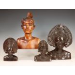 Vier Balinese houten gestoken bustes, 20e eeuw