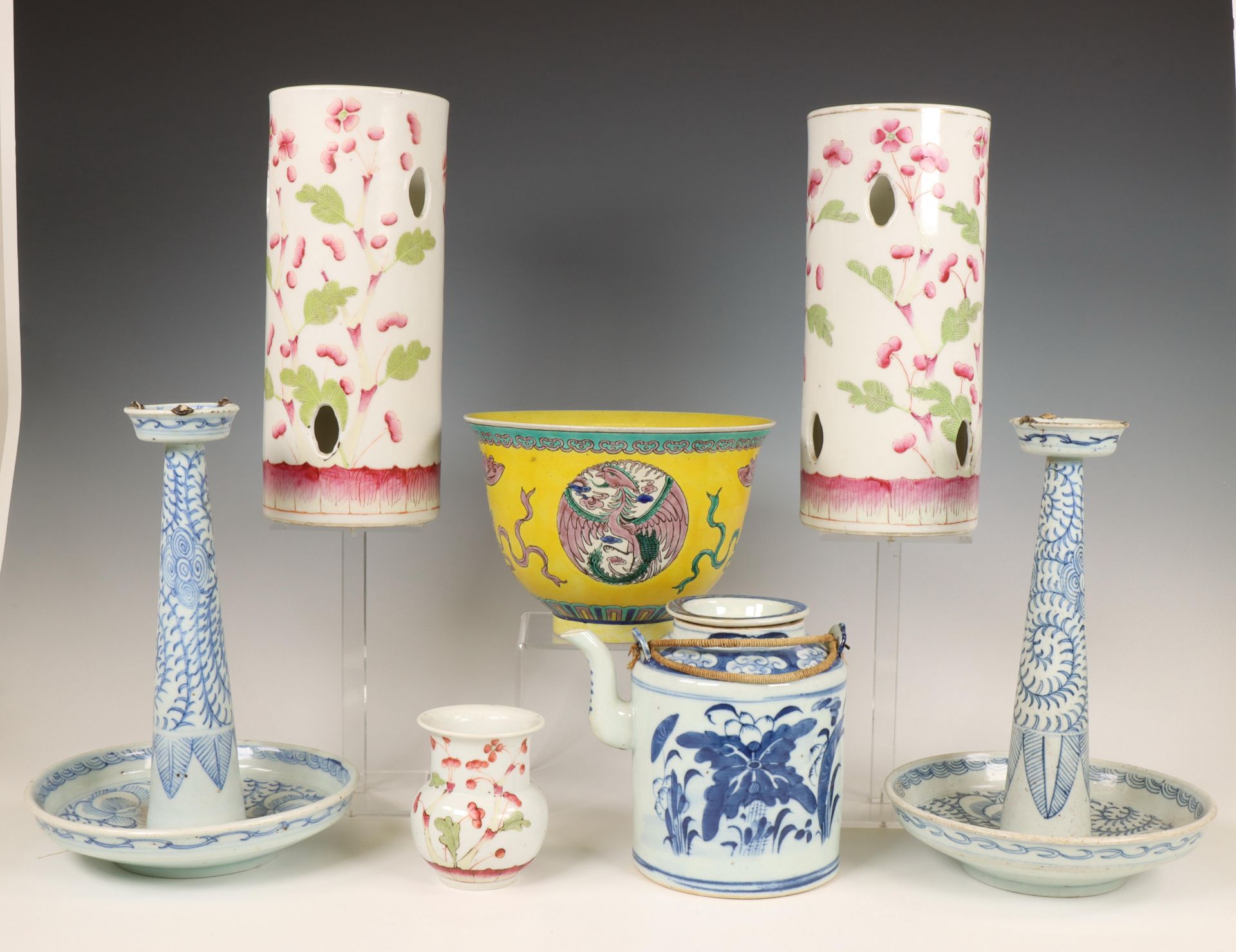 China, collectie blauwwit en famille rose porselein, 20e eeuw,