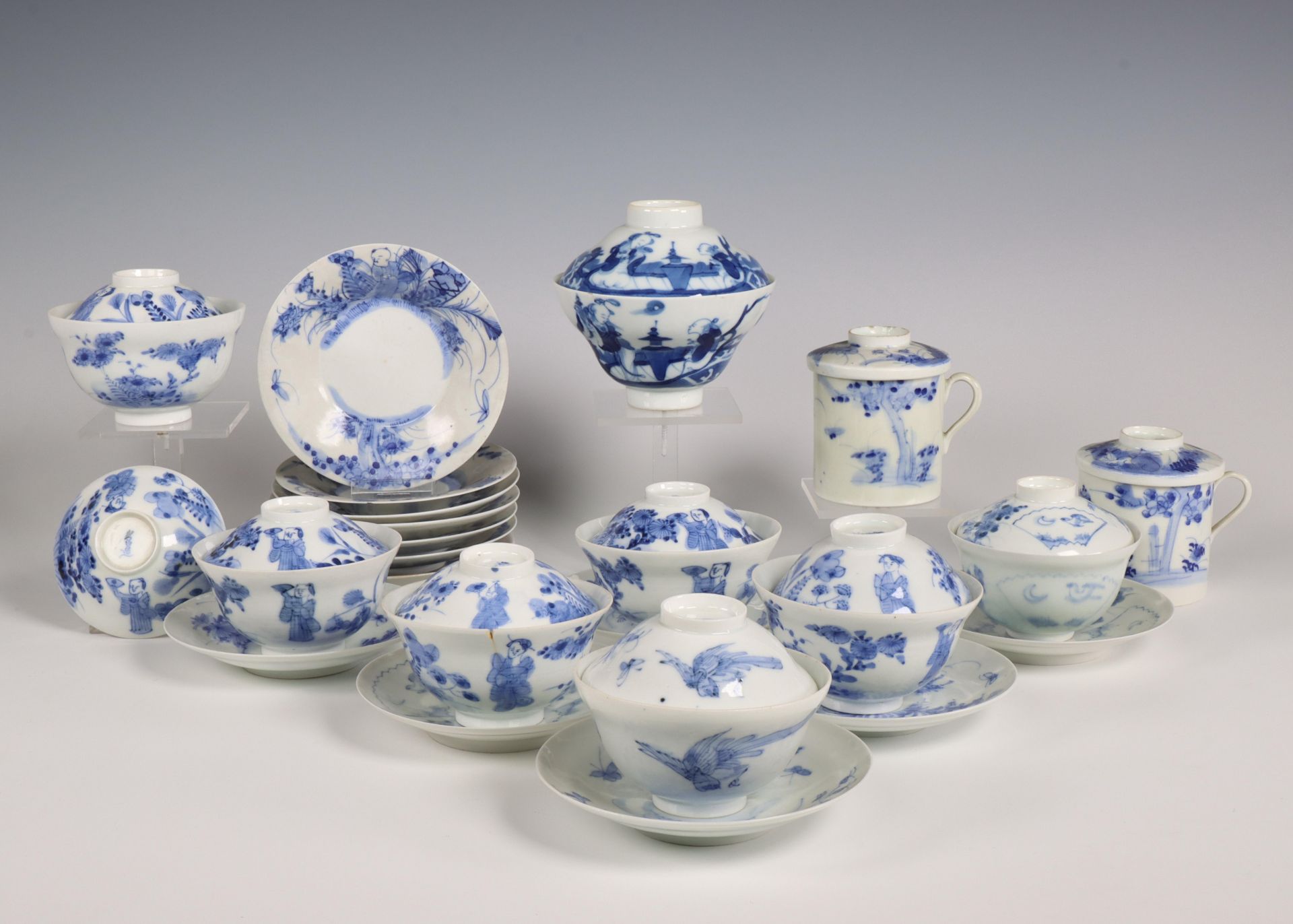 Japan, collect blauw-wit porseleinen koppen en schotels, 20e eeuw,