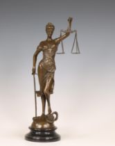 Gebronsd metalen vormstuk Vrouwe Justitia, 20e eeuw;