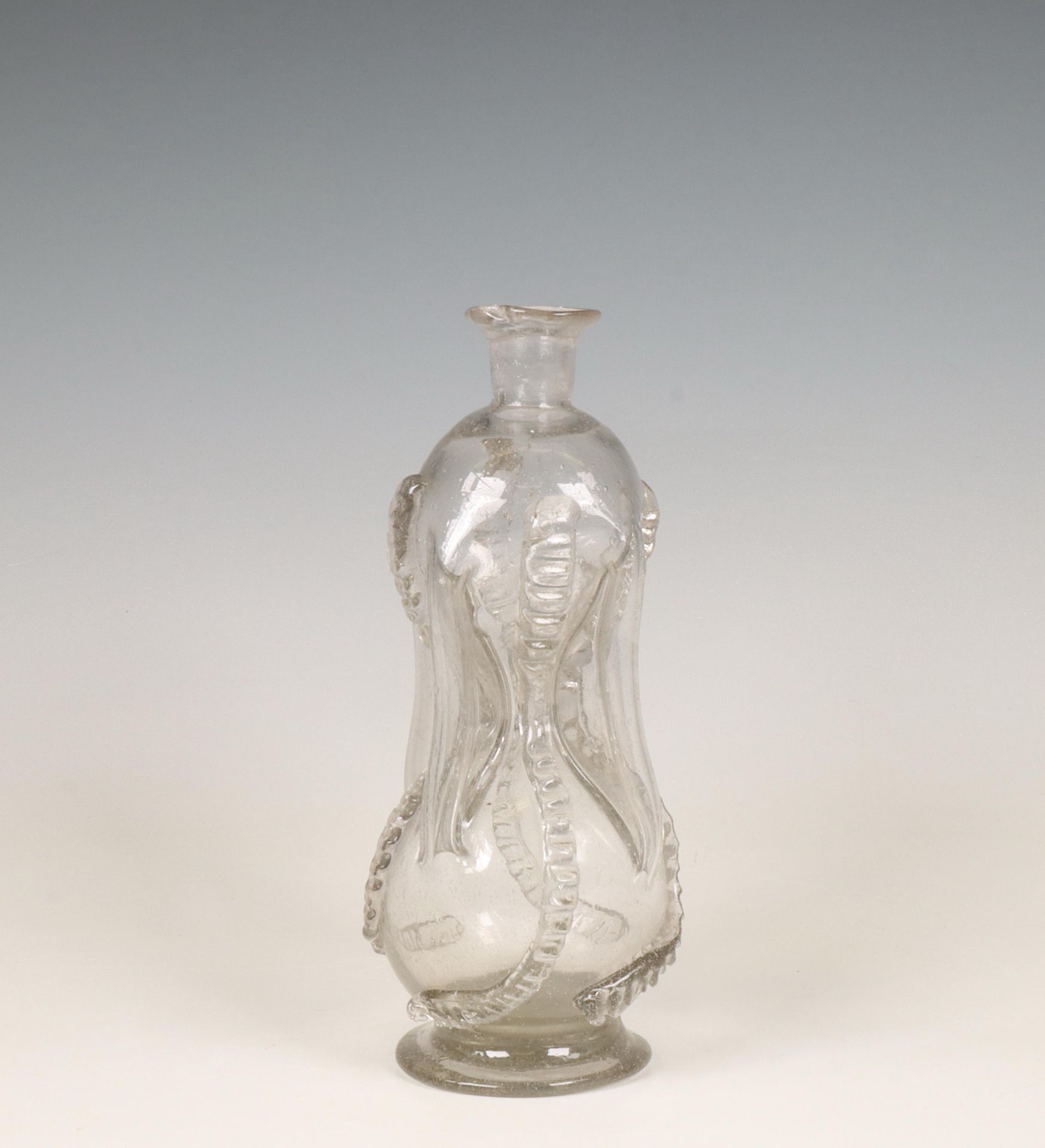 Geknepen fles, 18e eeuw - Image 2 of 2
