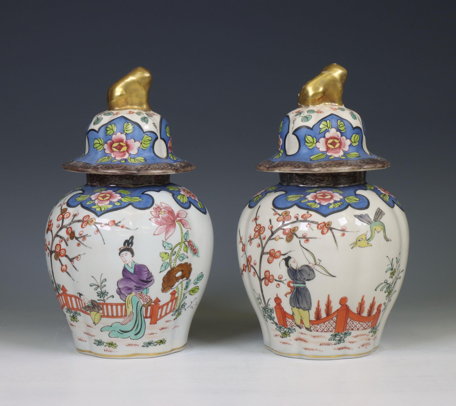 China, crèmegeglazuurde aardewerken balusterpot, 20e eeuw, - Image 3 of 4