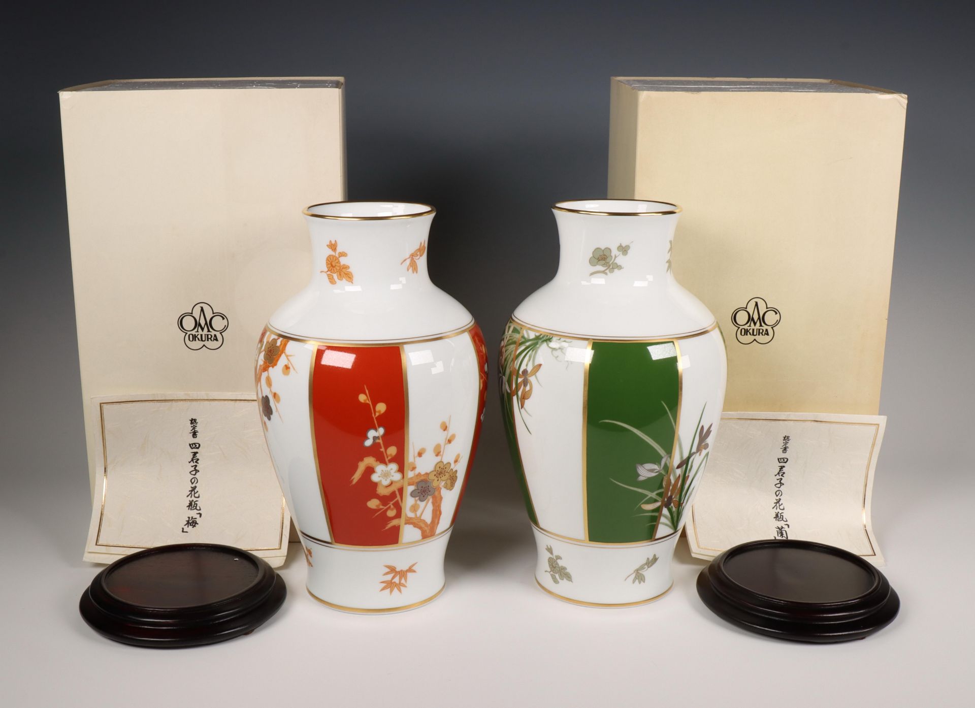 Franklin porcelain, twee porseleinen vazen door Okura, Japan, 1978, - Bild 2 aus 2