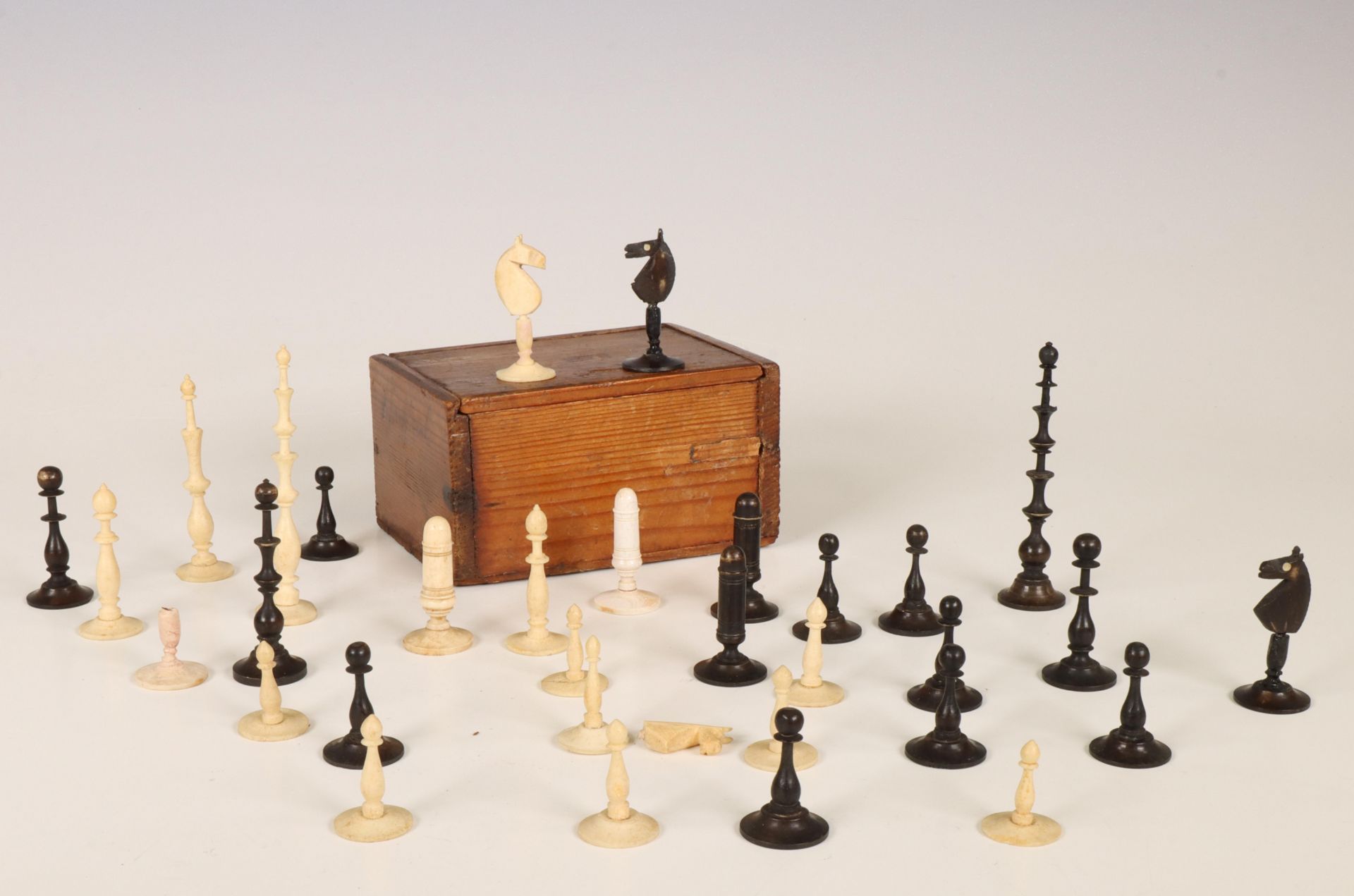 Duitsland, benen schaakspel, Biedermeier, 19e eeuw.