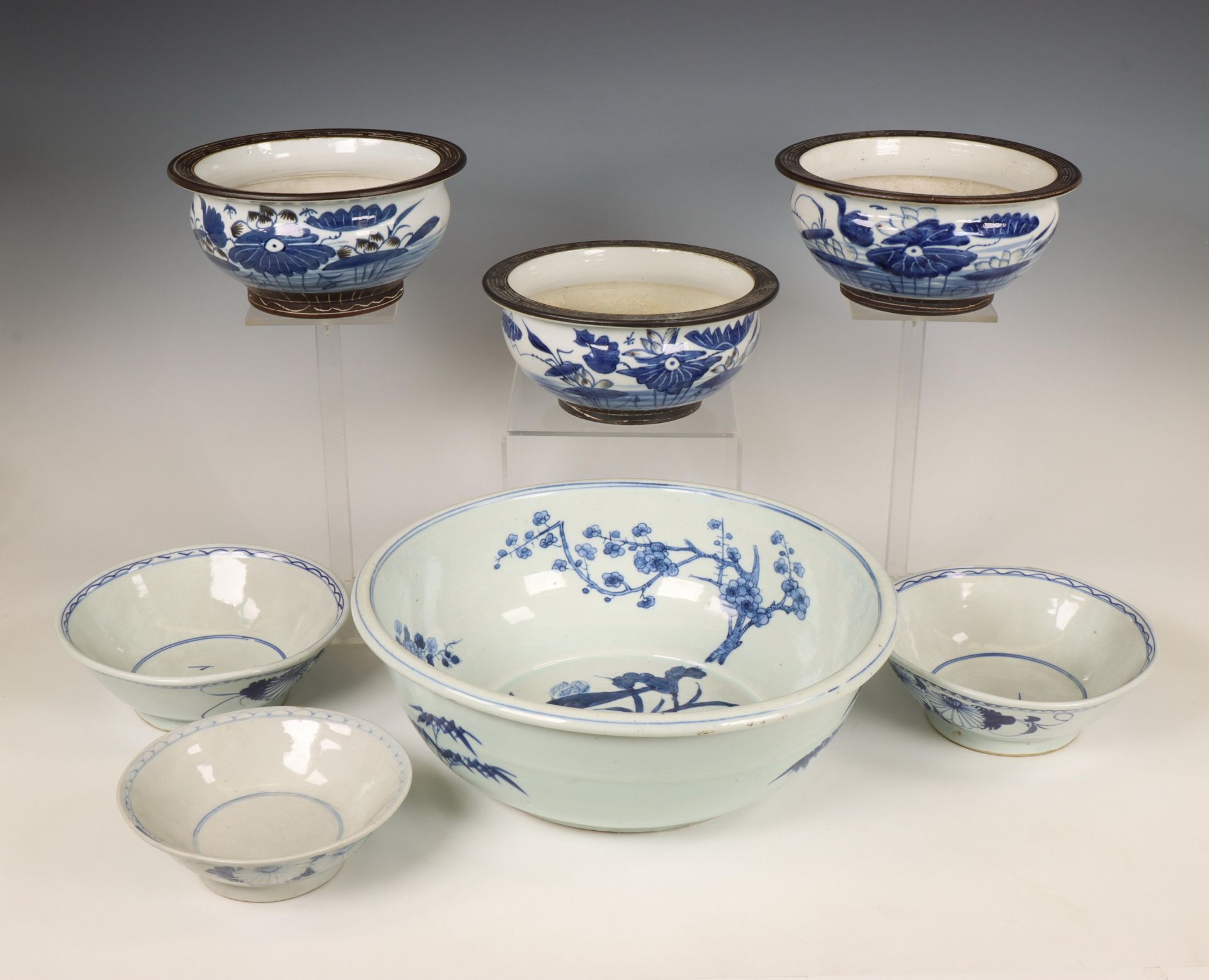 Japan en China, collectie blauw-wit porselein schalen, 20e eeuw,