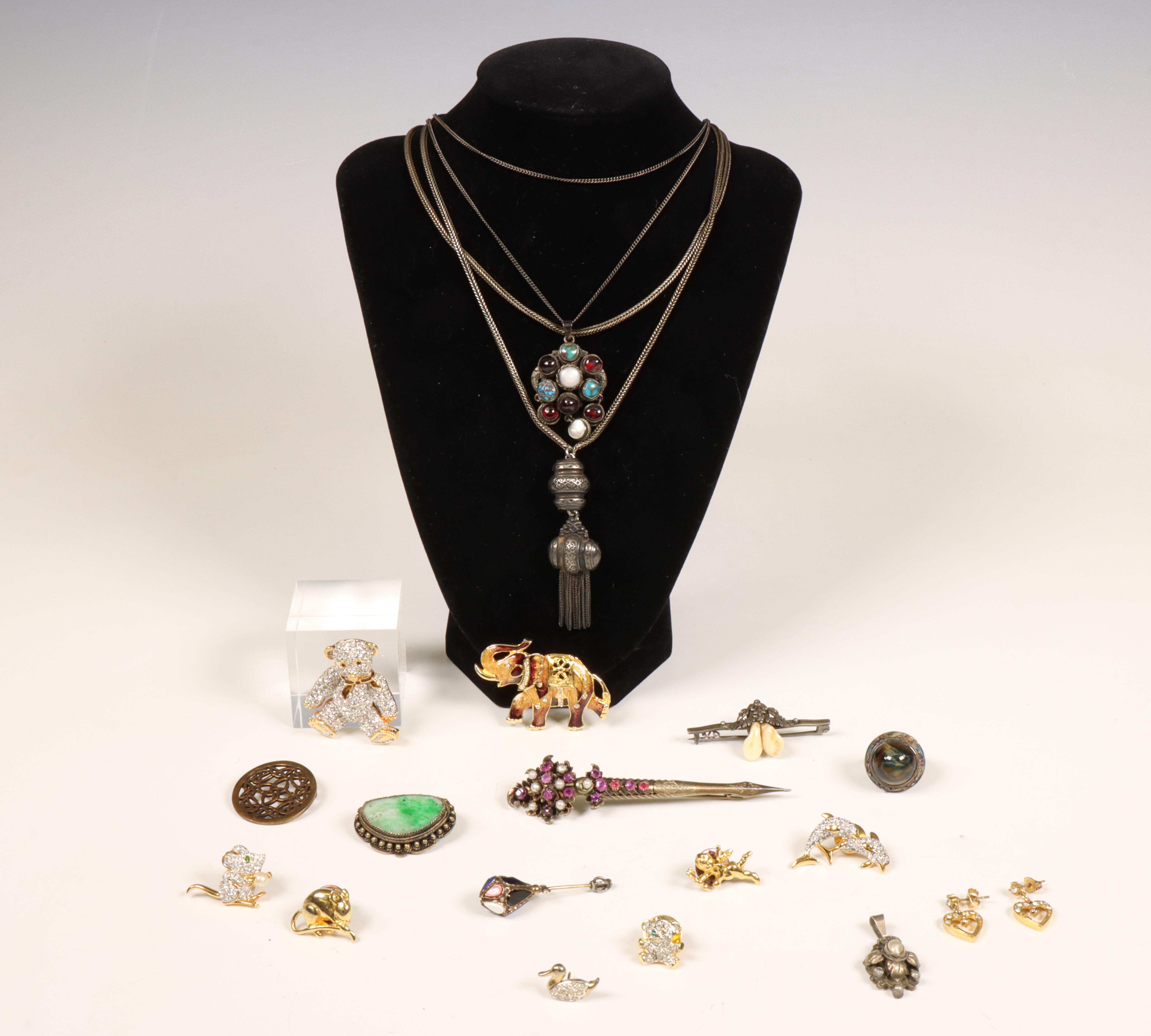 Diverse zilveren sieraden en bijoux, onder andere bezet met bloedkoraal - Bild 2 aus 2