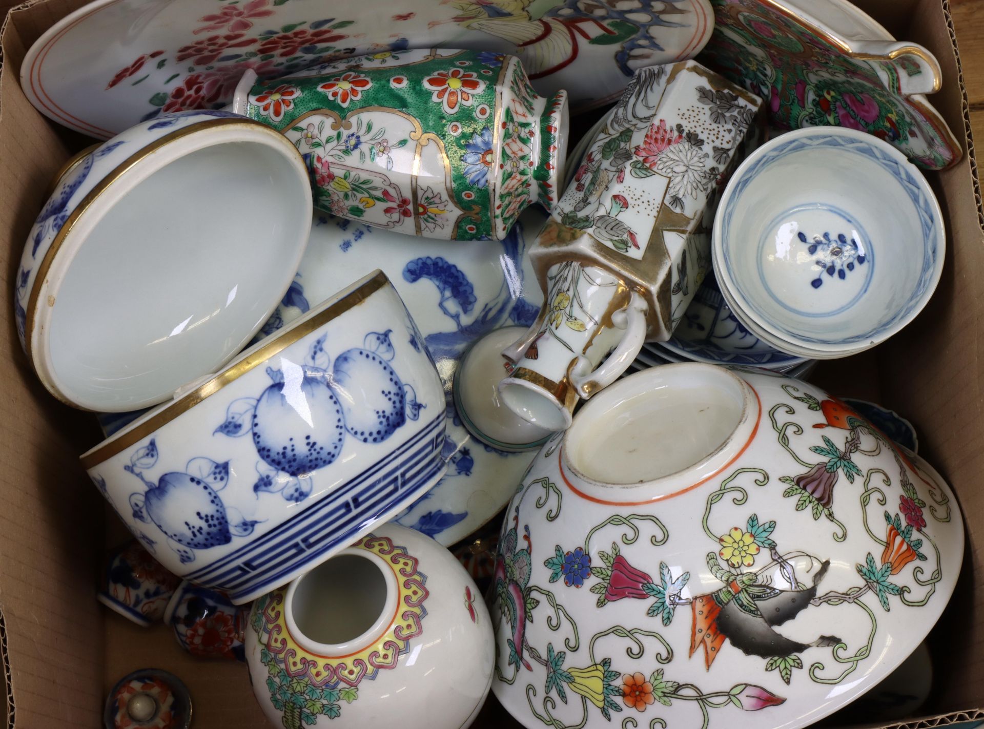 China en Japan, collectie blauw-wit en famille rose porselein, 20e eeuw,