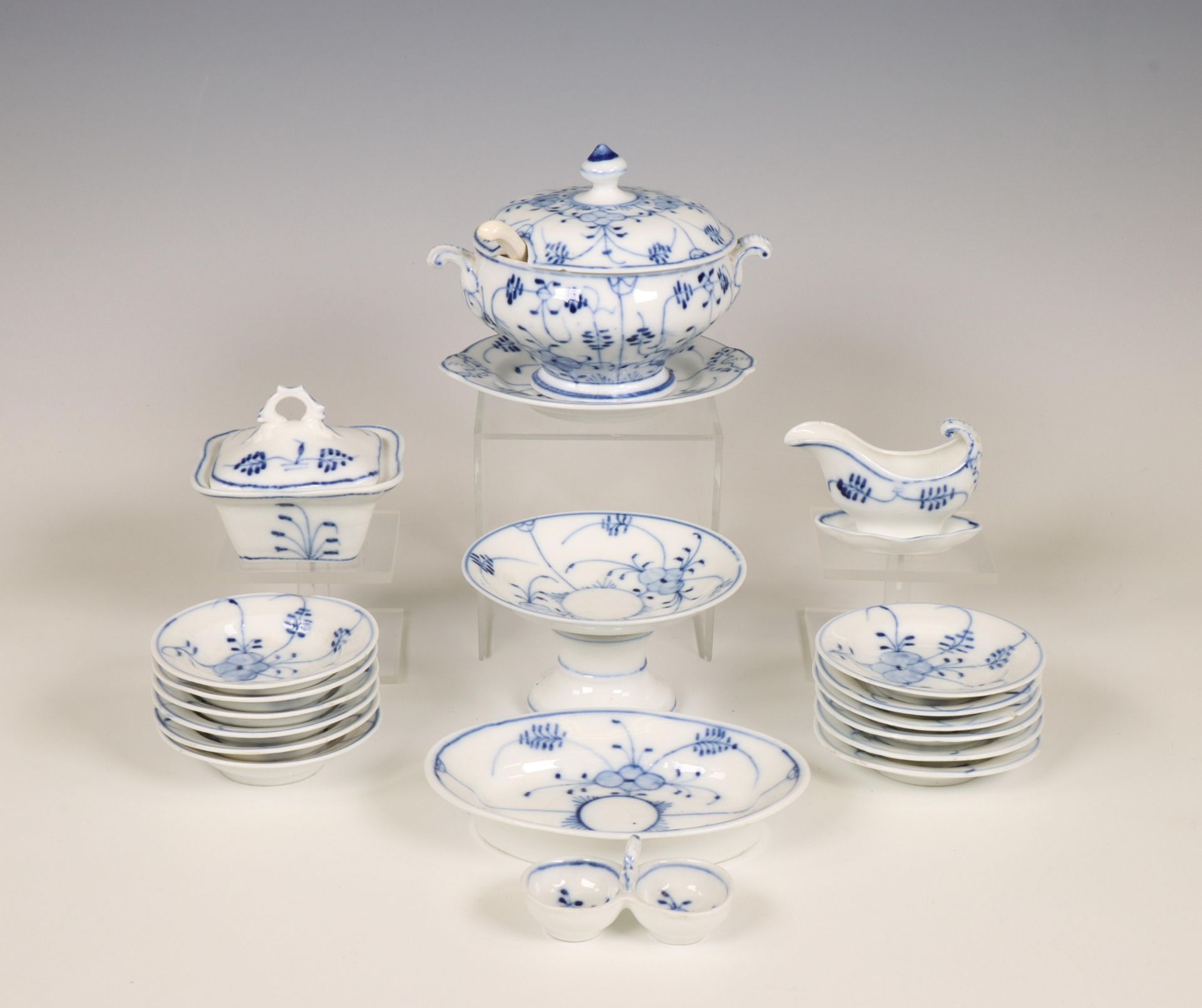 Blauw wit porseleinen kinderservies, 19e eeuw.