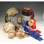 Diverse hoeden, ondermeer met goudbrokaat, 18e eeuw en later