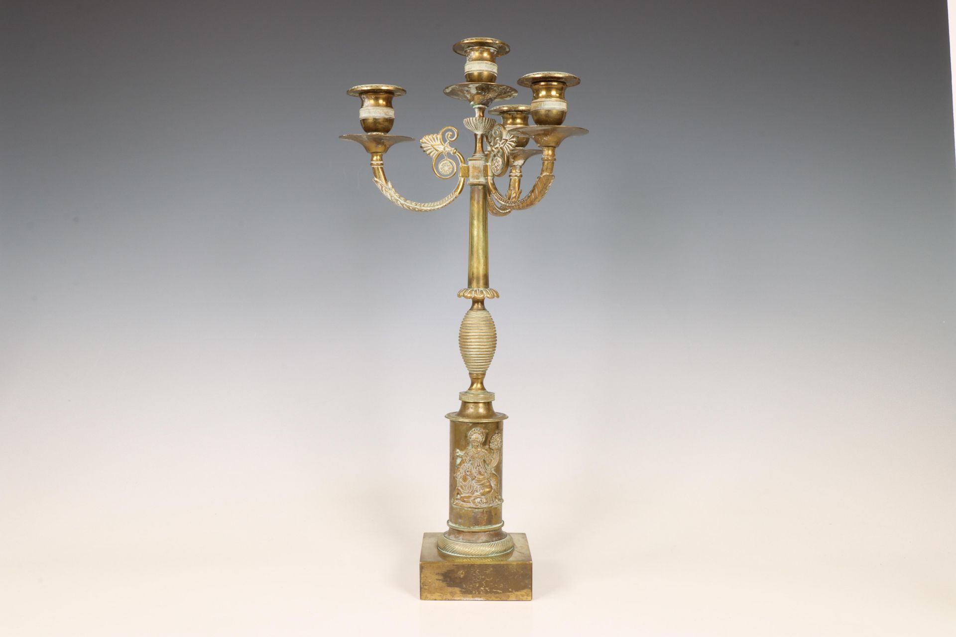 Vuurvergulde vierlicht candelabra, circa 1820.