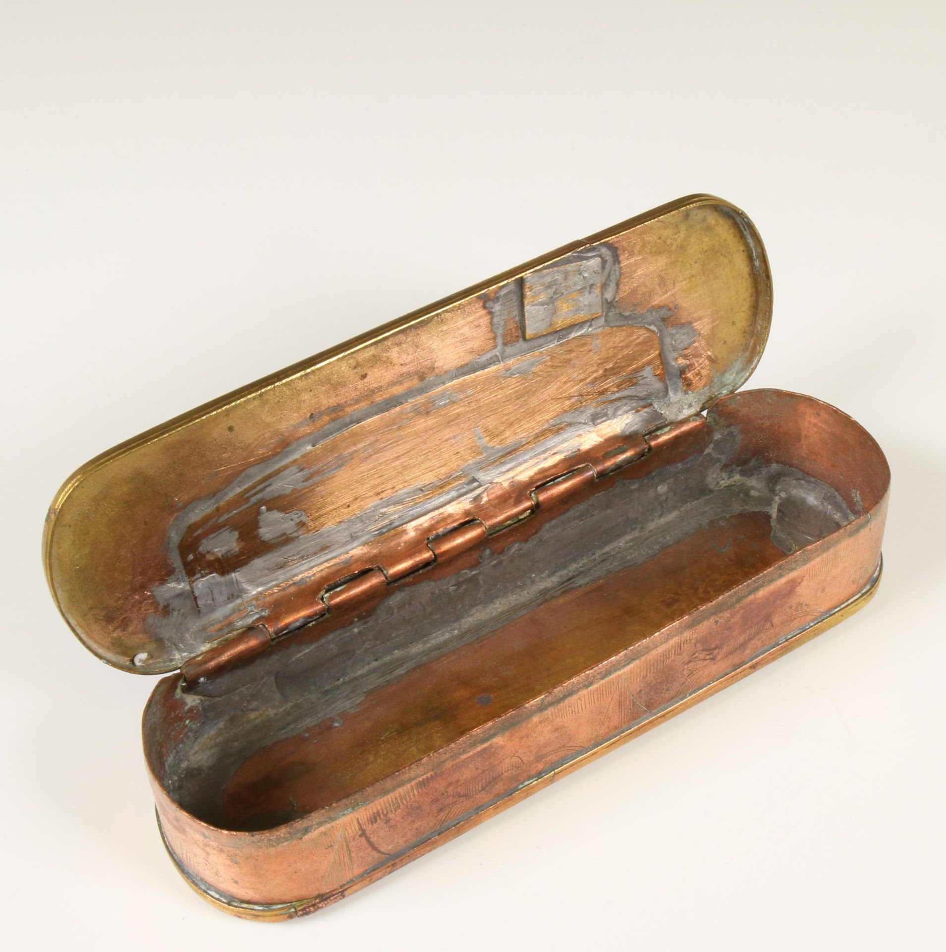 Holland, geel- en roodkoperen tabaksdoos, 18e eeuw; - Bild 6 aus 6