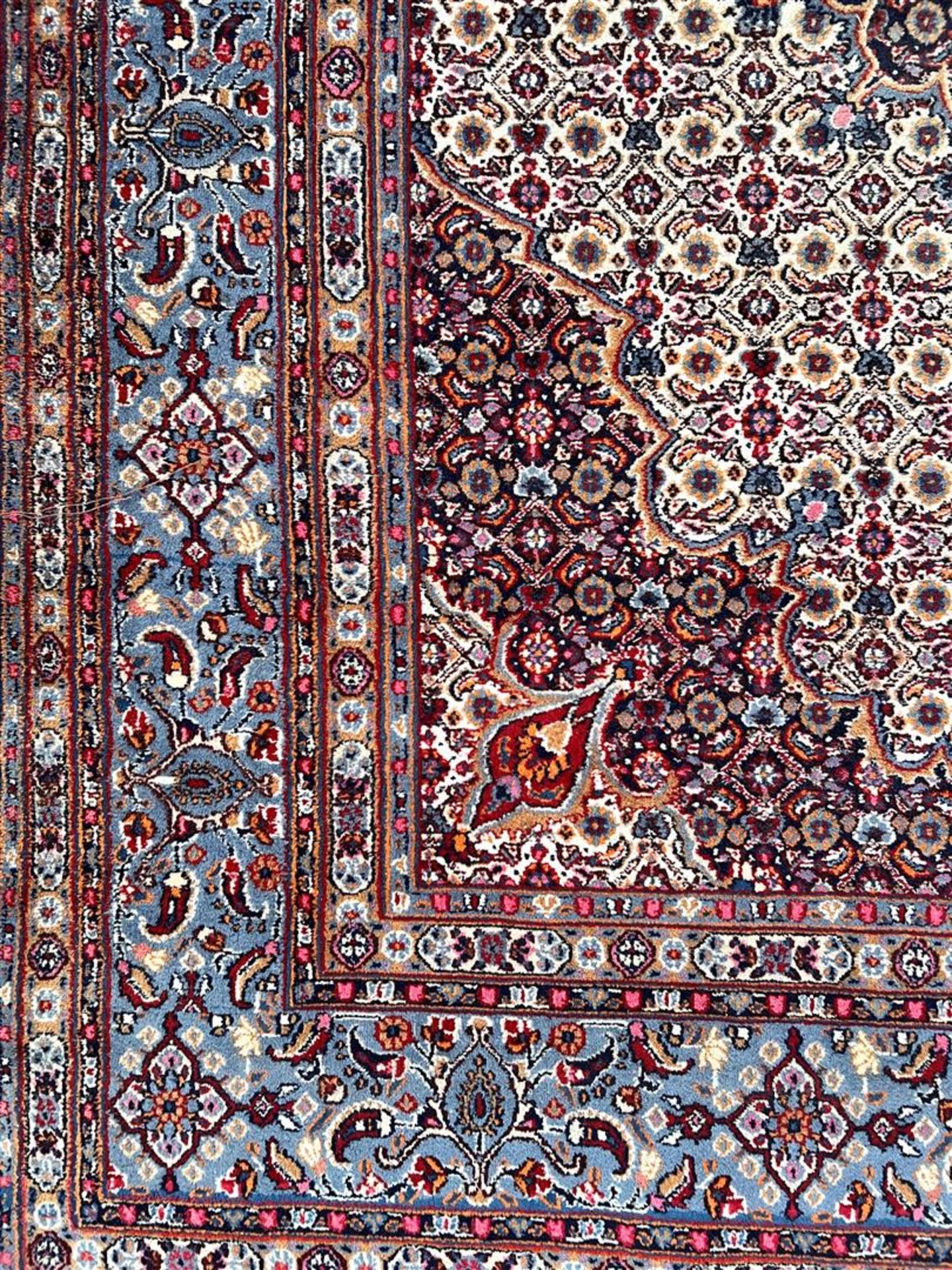 Hand-knotted wool carpet with oriental decor - Image 2 of 3
