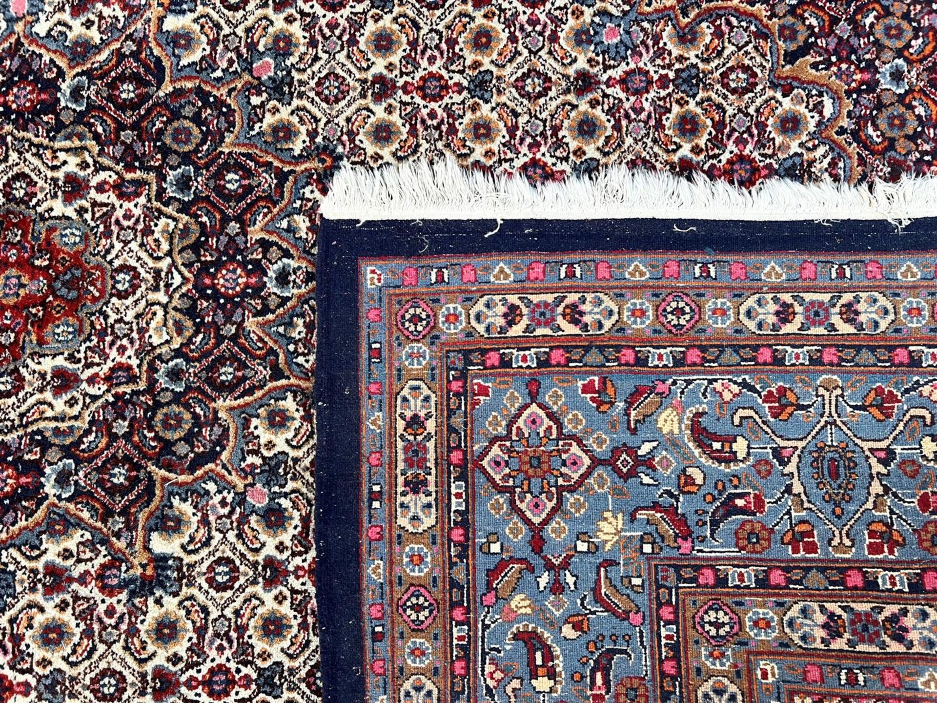 Hand-knotted wool carpet with oriental decor - Image 3 of 3