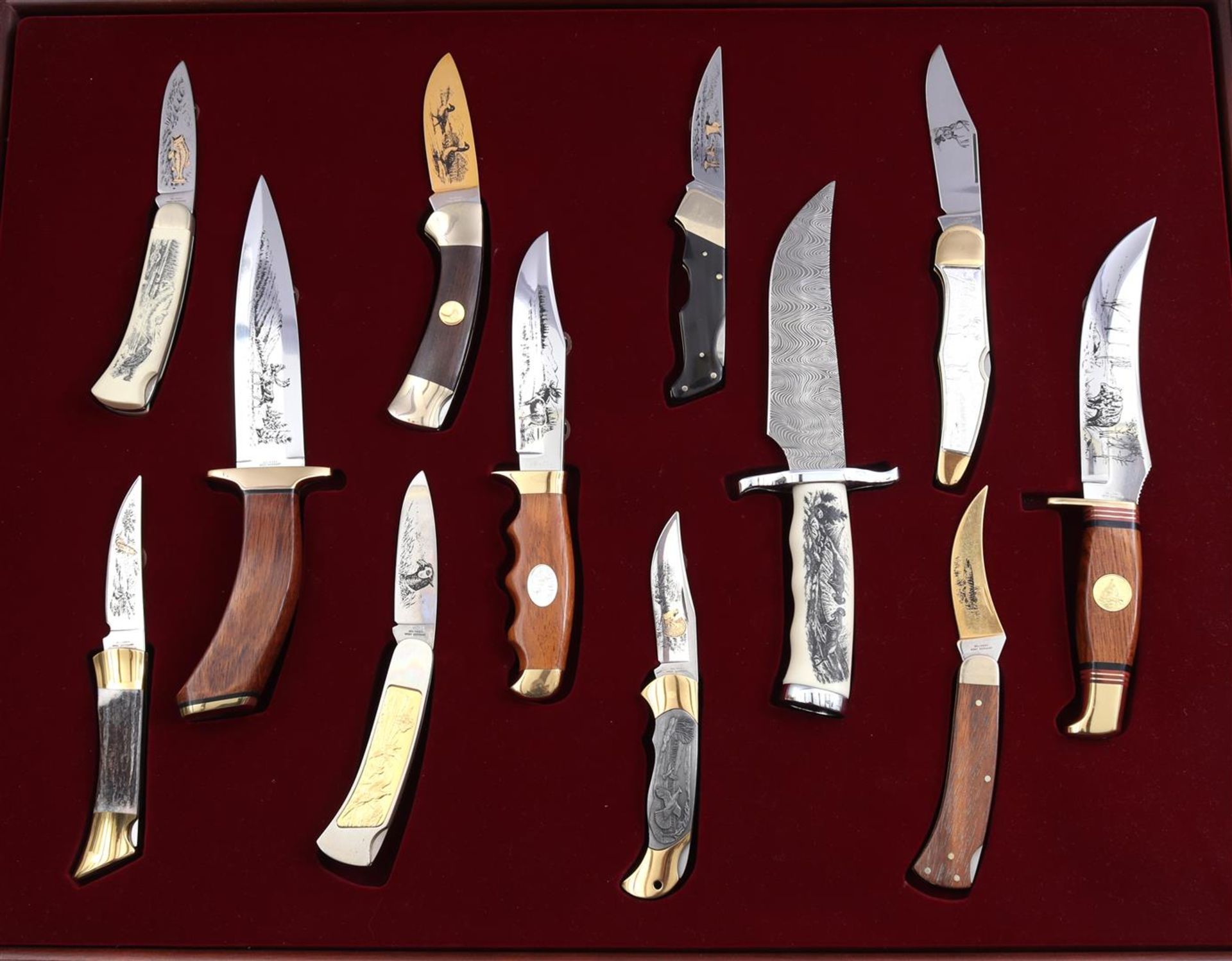 Franklin Mint knives in display case - Image 2 of 2