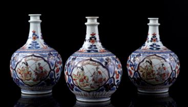3 porcelain Arita Imari bottles, Japan 17th