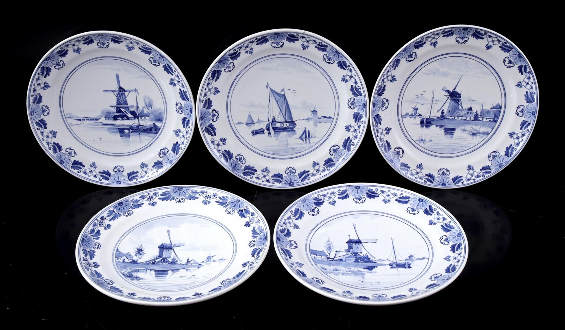 Porceleyne Fles Delft, 5 earthenware dishes