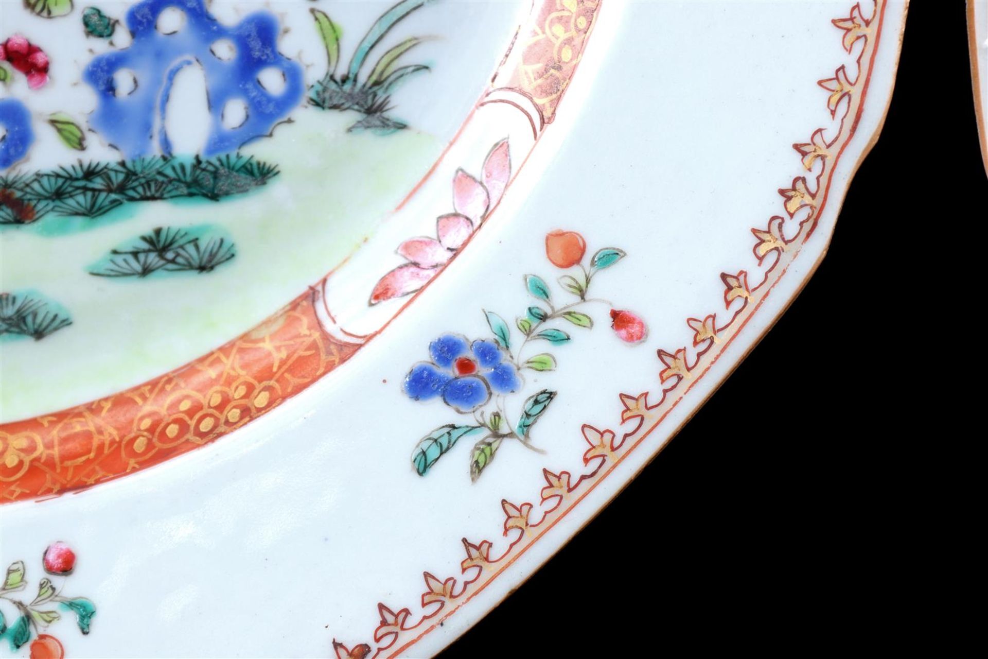 2 octagonal porcelain Famille Rose dishes , Qianlong - Image 3 of 8