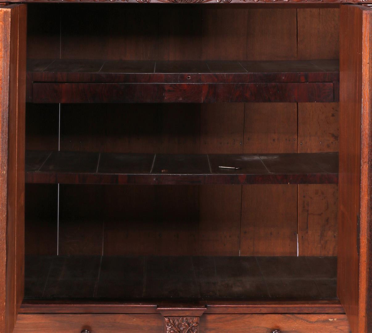 Rosewood veneer on oak 2-door vine cabinet - Image 5 of 6