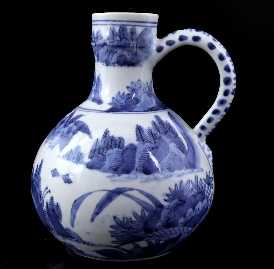 Porcelain Arita jug , Japan 17th - Image 3 of 5
