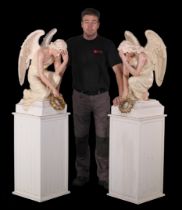 2 plastic angel statues