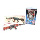Lot toy rifle and robot action figure