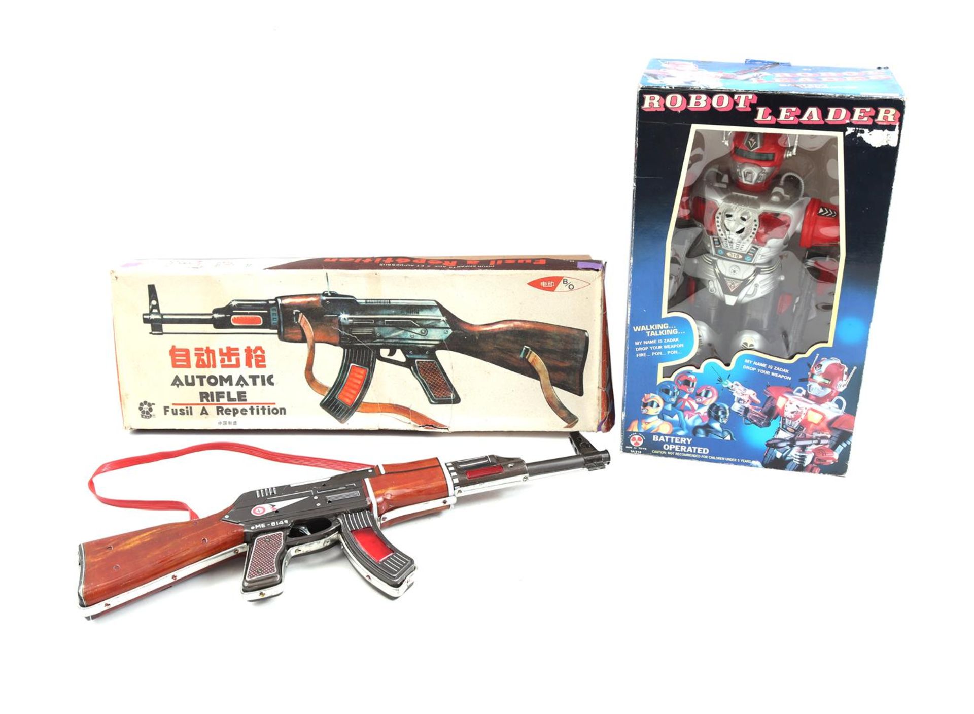Lot toy rifle and robot action figure