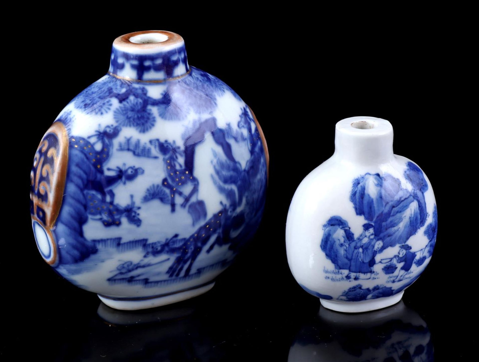 2 porcelain snuff bottles, 20th