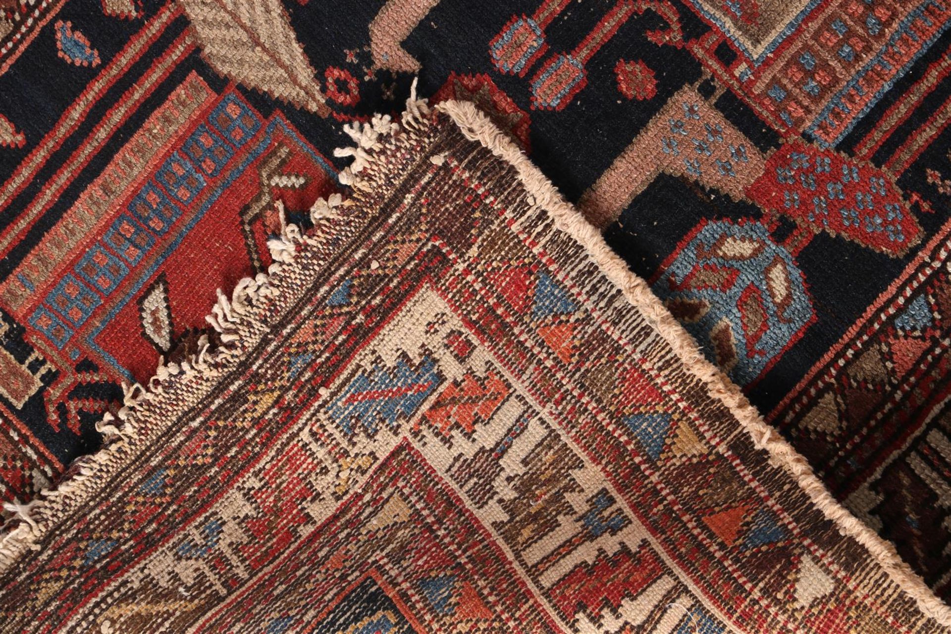 Hand-knotted oriental carpet, Bakhtiari Luri - Image 4 of 4