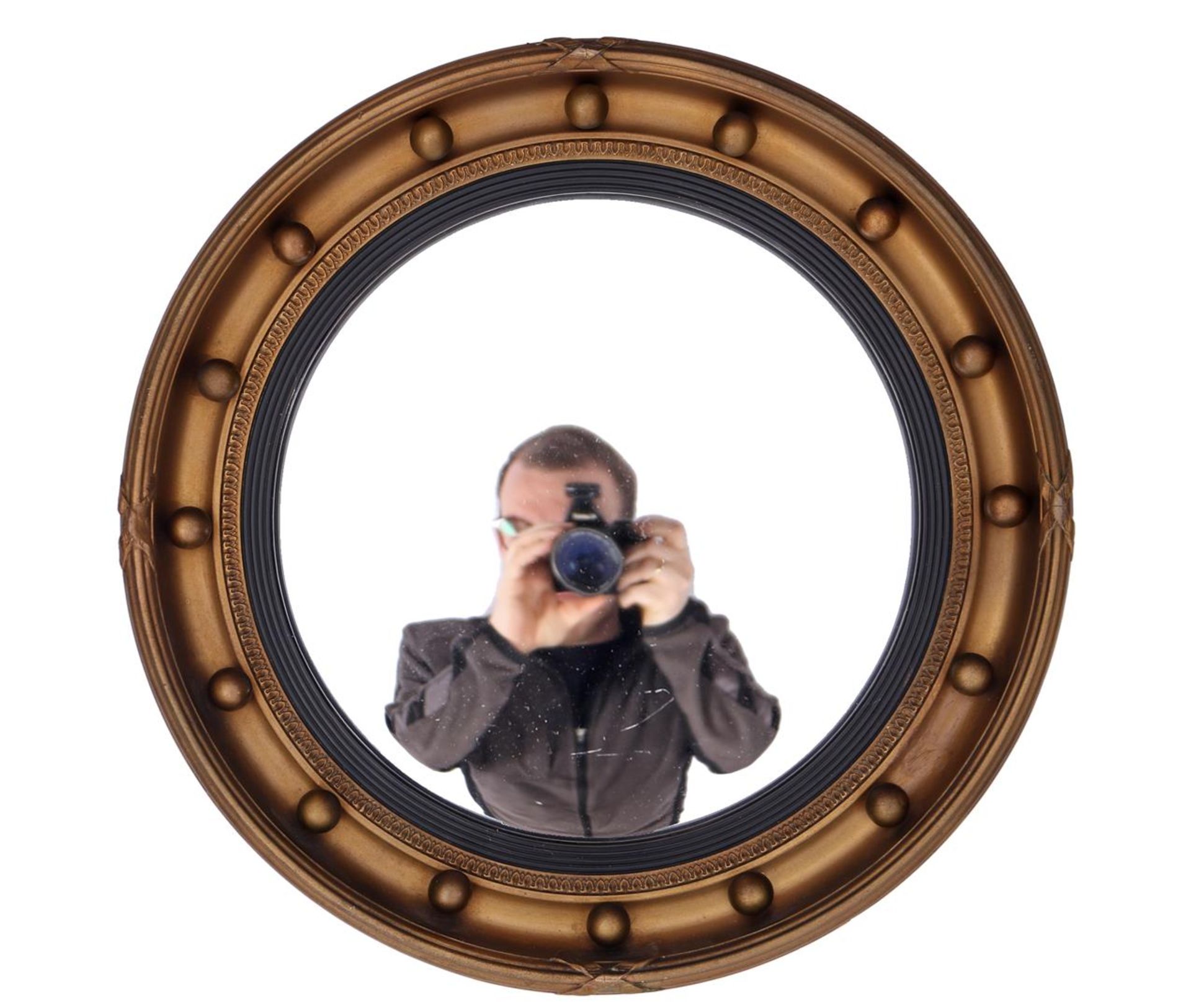 Round mirror